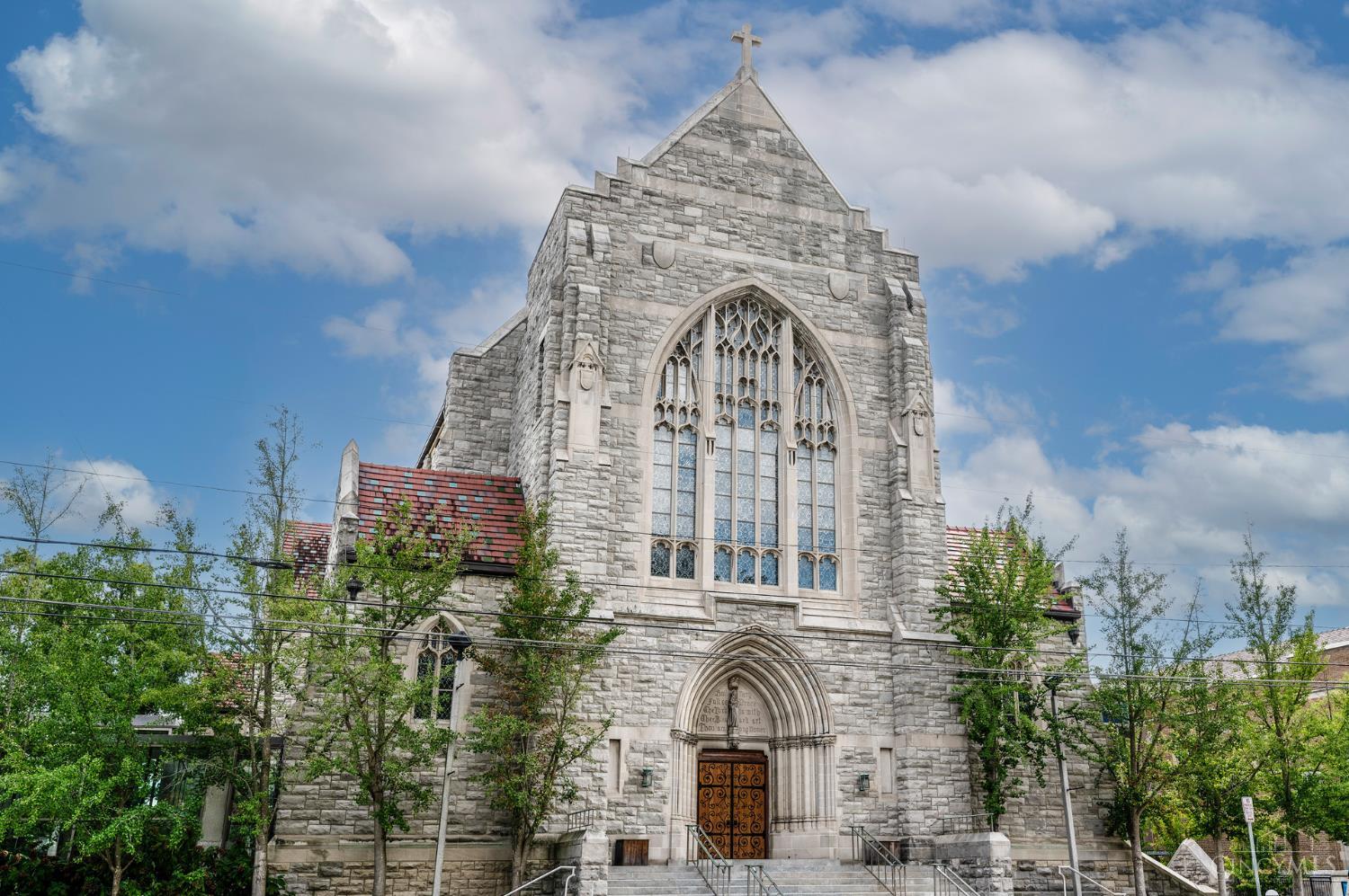 2770 Observatory Avenue 204