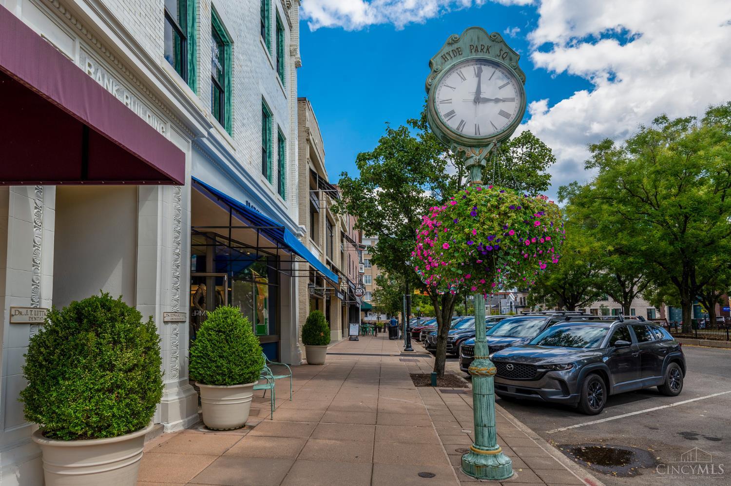 2770 Observatory Avenue 204