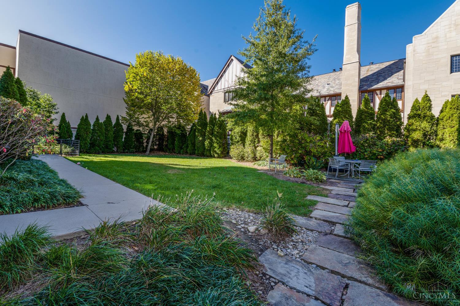 2770 Observatory Avenue 204