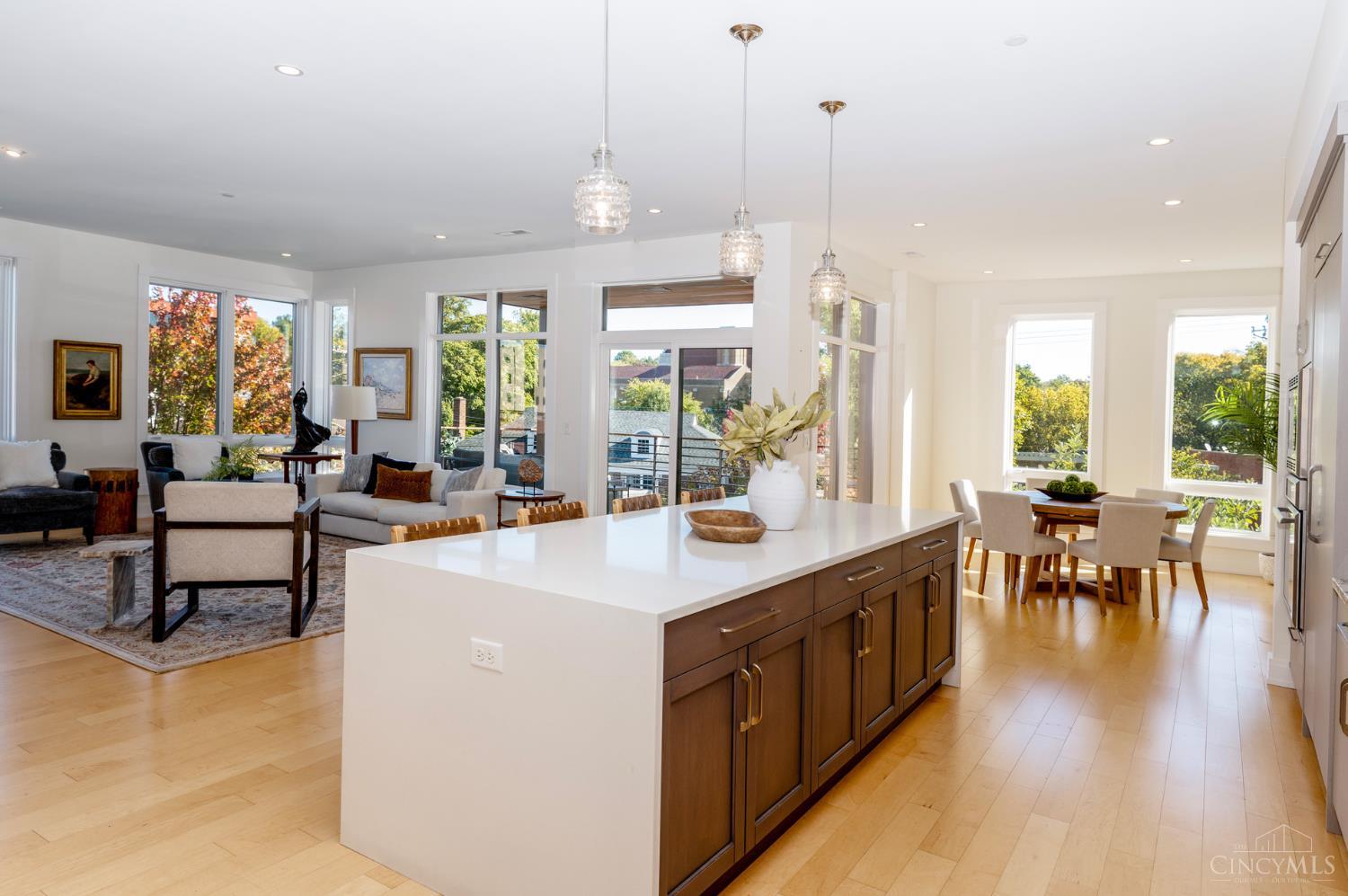 2770 Observatory Avenue 204