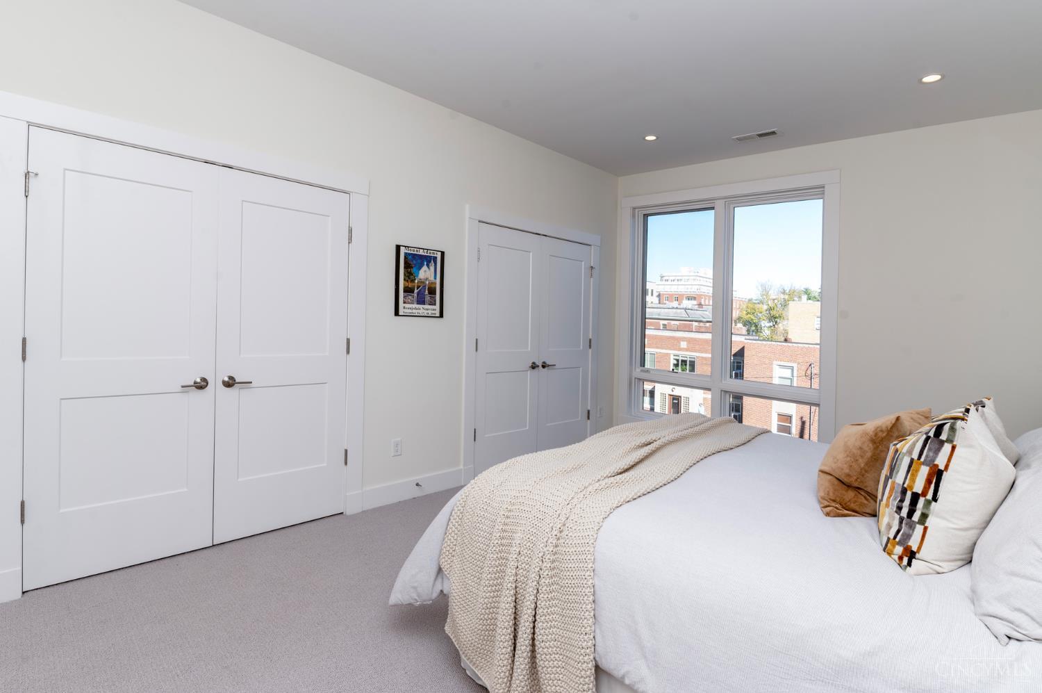 2770 Observatory Avenue 204