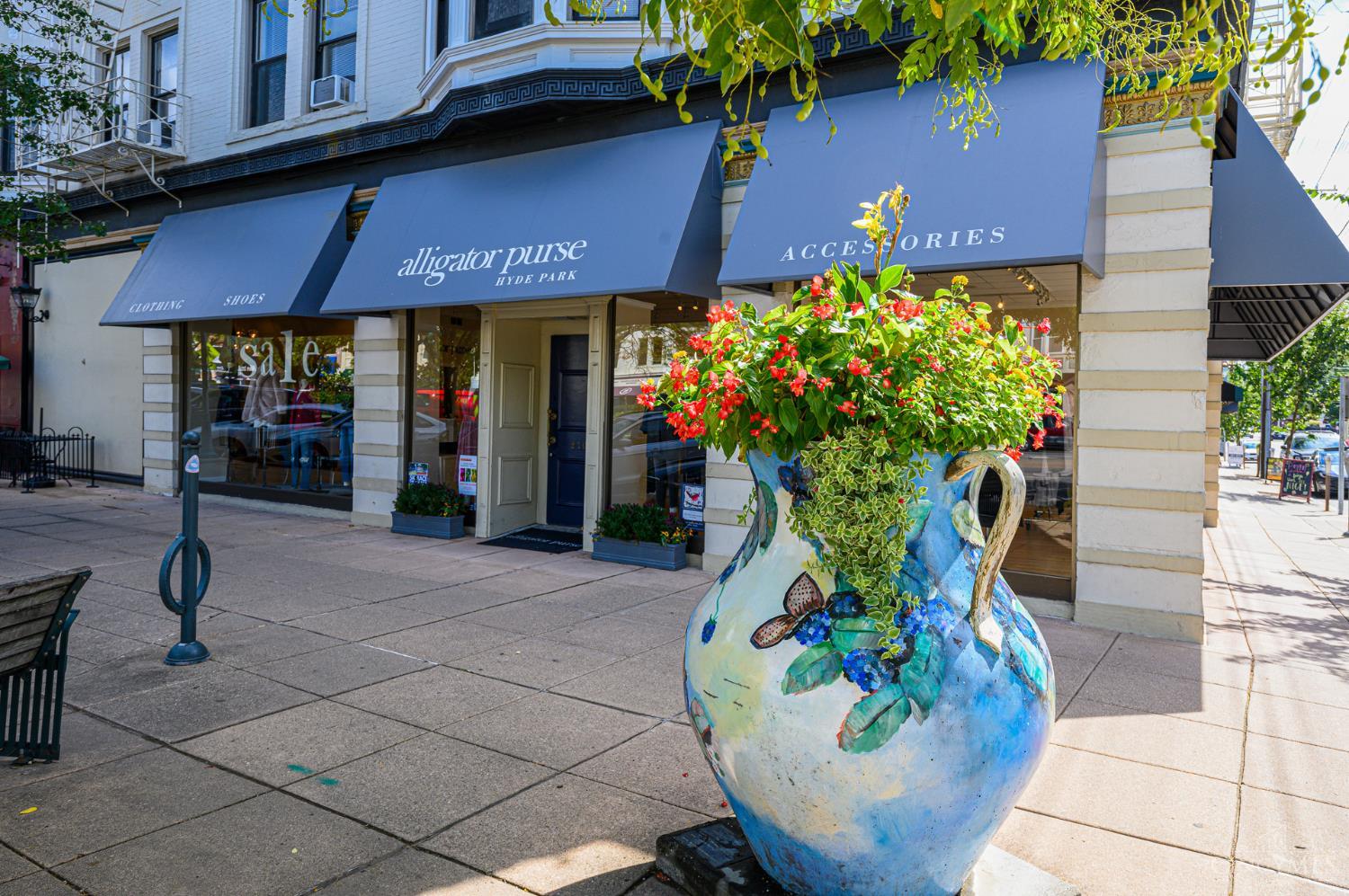 2770 Observatory Avenue 204