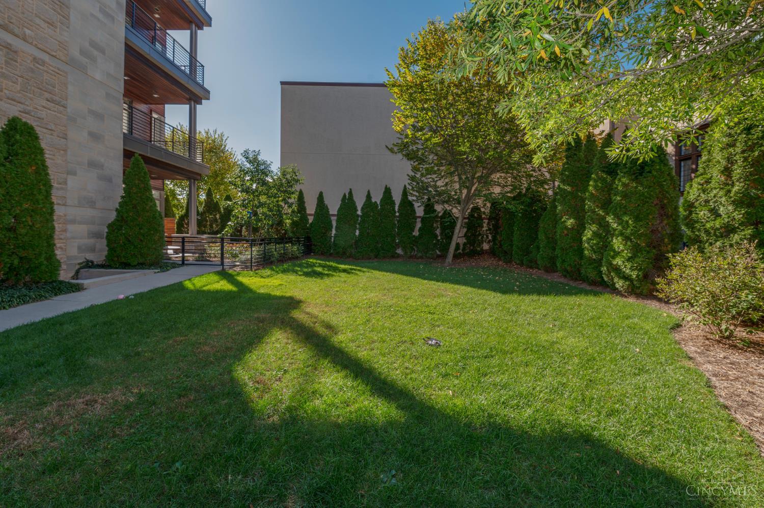 2770 Observatory Avenue 204