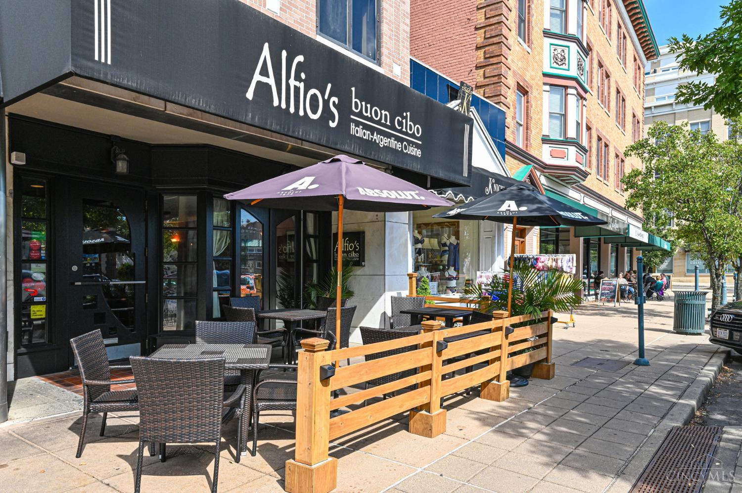 2770 Observatory Avenue 204