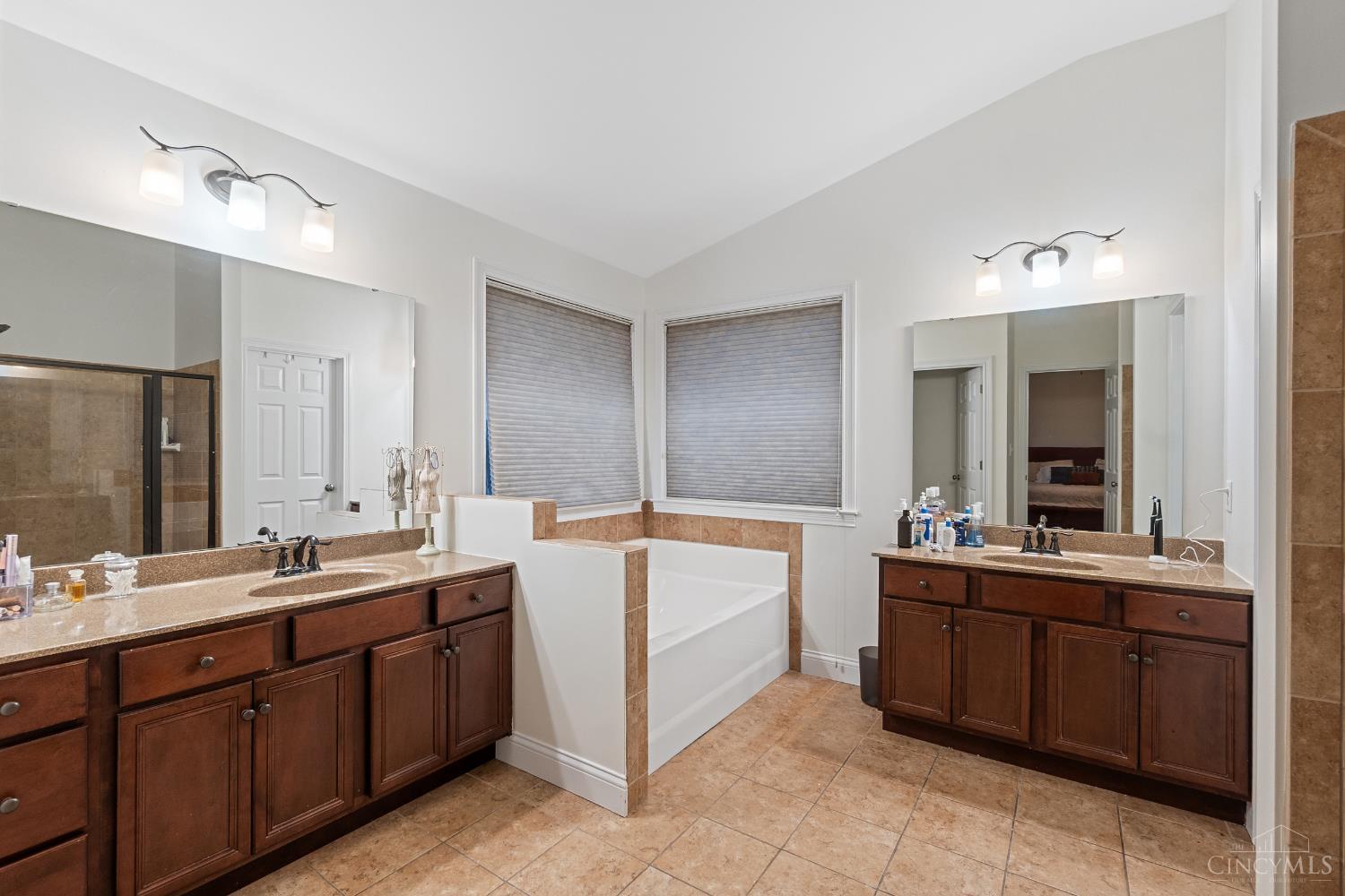 3596 Riverside Drive