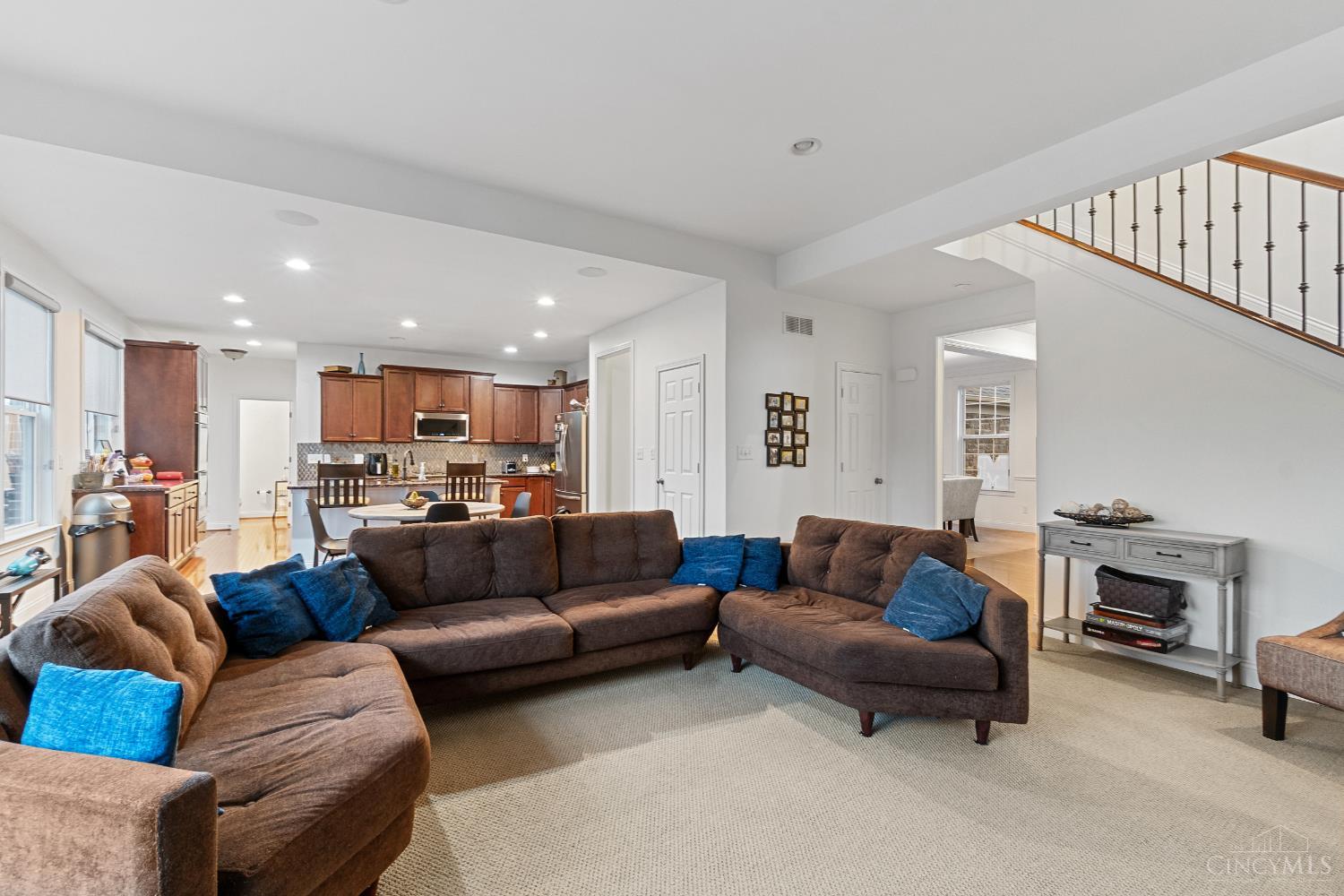 3596 Riverside Drive