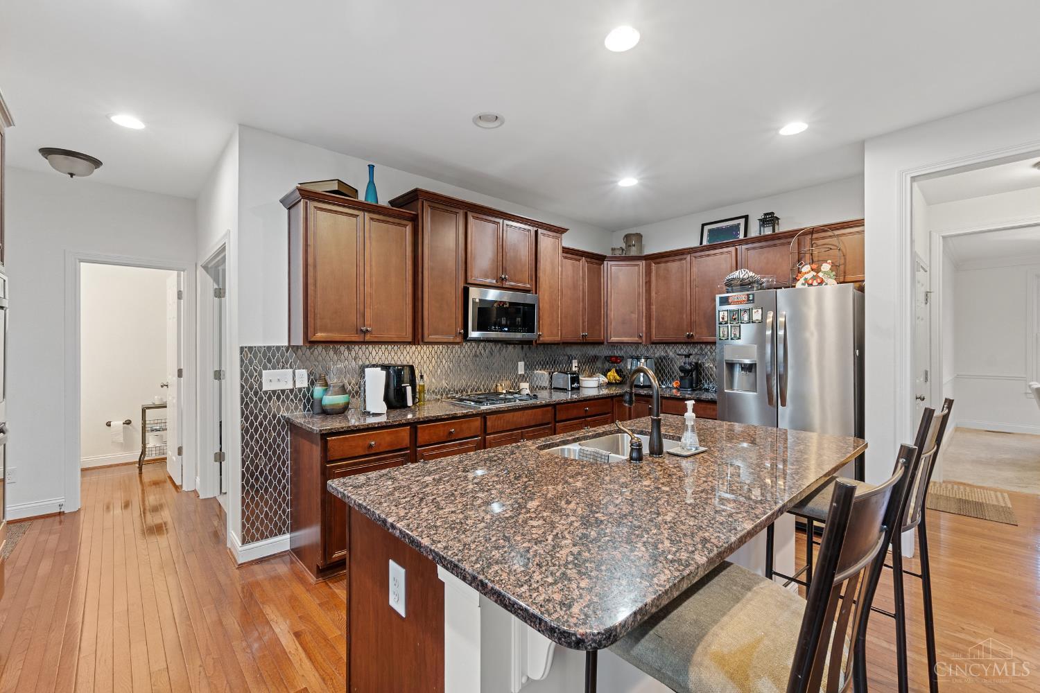 3596 Riverside Drive