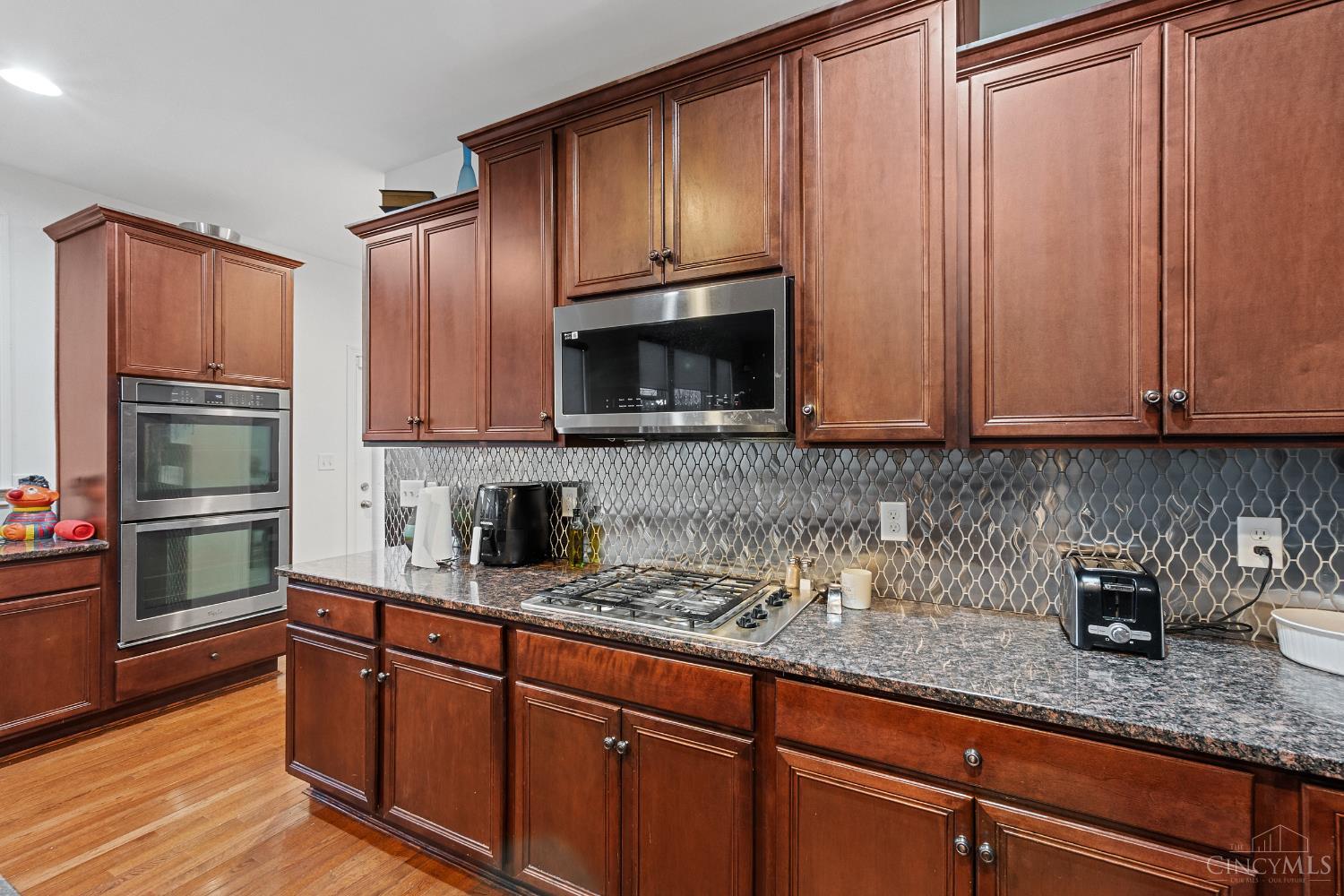 3596 Riverside Drive