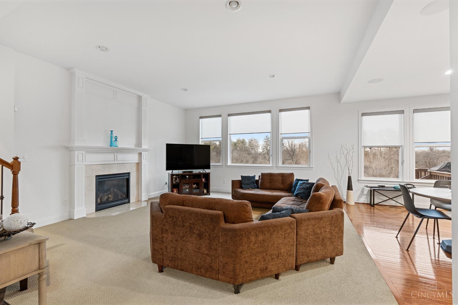 3596 Riverside Drive