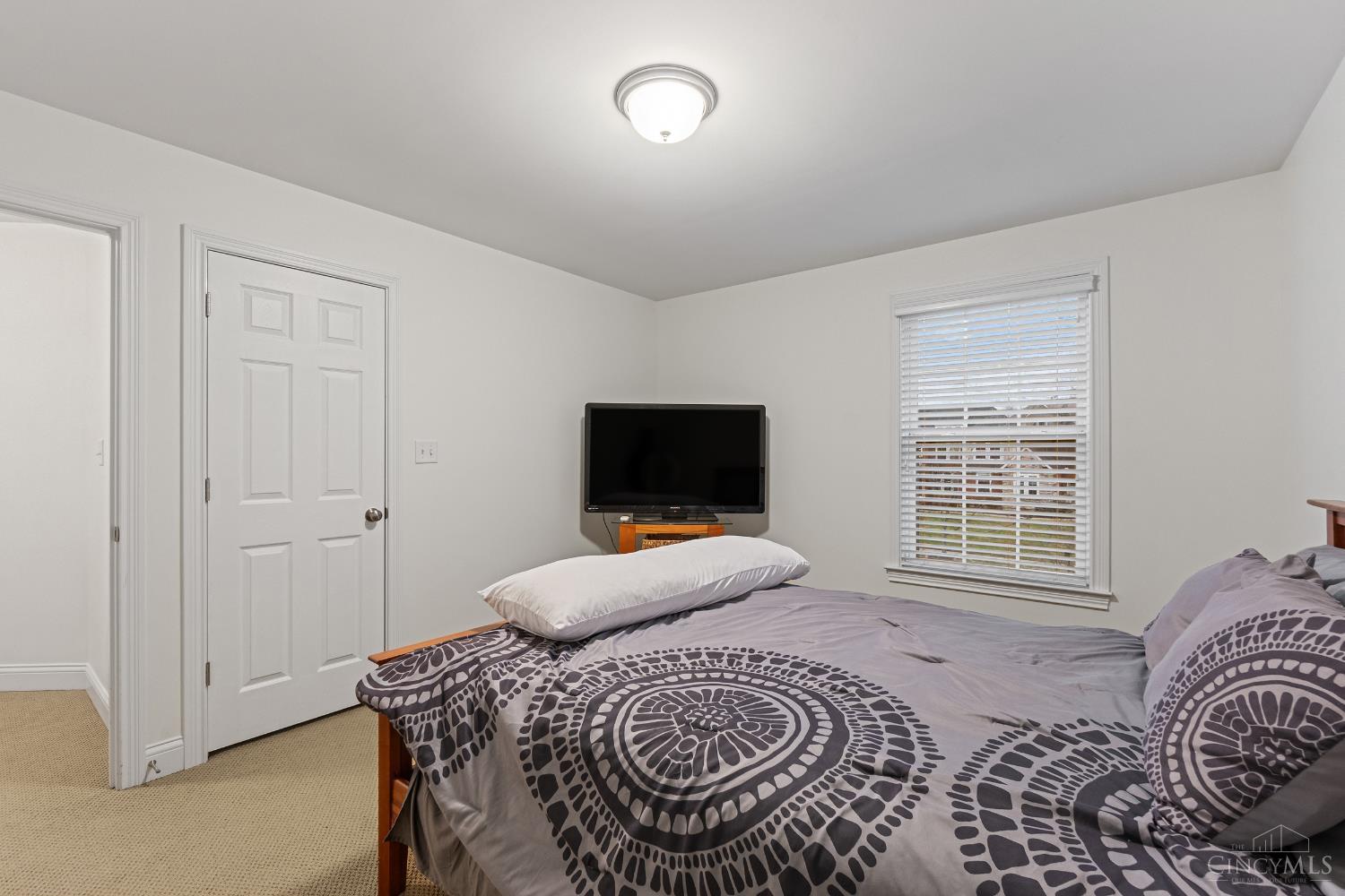 3596 Riverside Drive