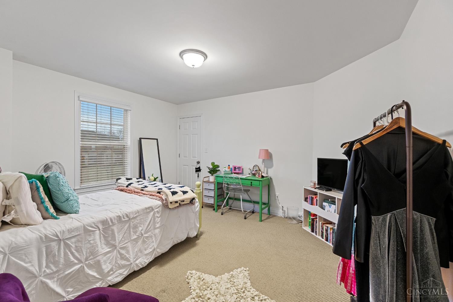 3596 Riverside Drive