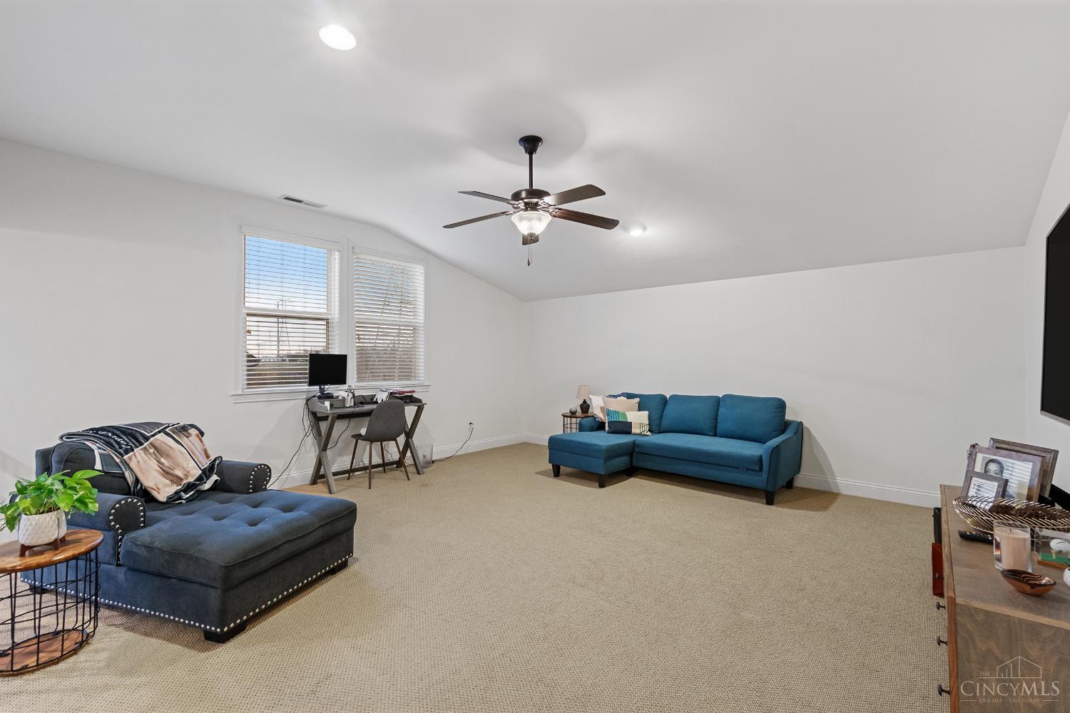 3596 Riverside Drive