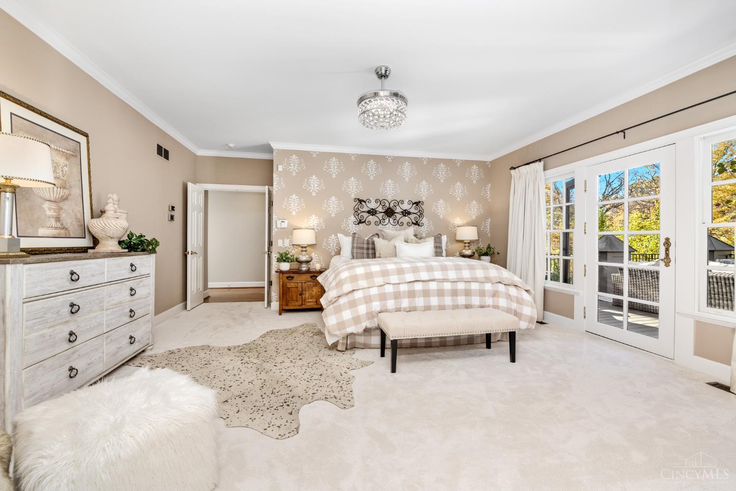 8765 Old Indian Hill Road