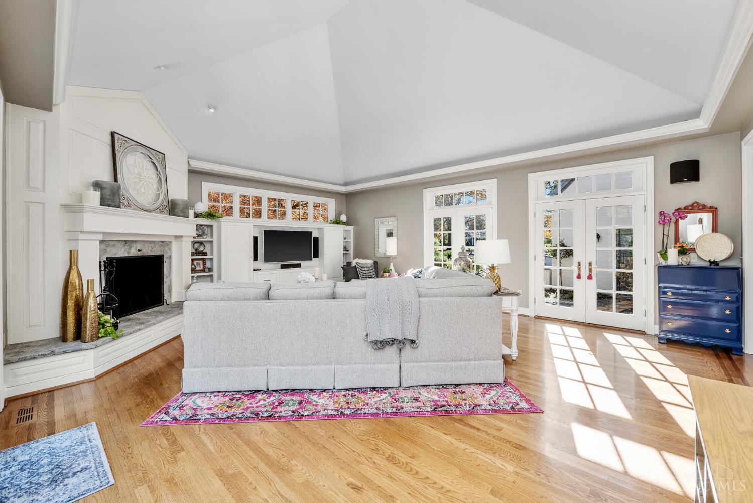 8765 Old Indian Hill Road