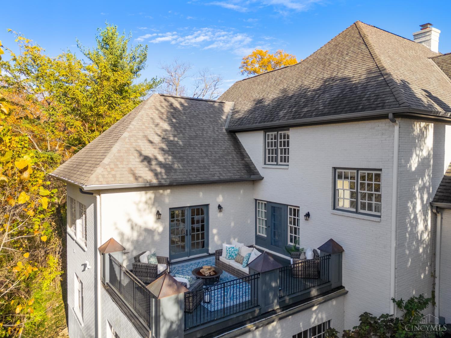 8765 Old Indian Hill Road