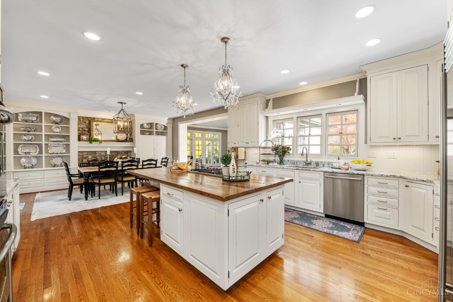 8765 Old Indian Hill Road