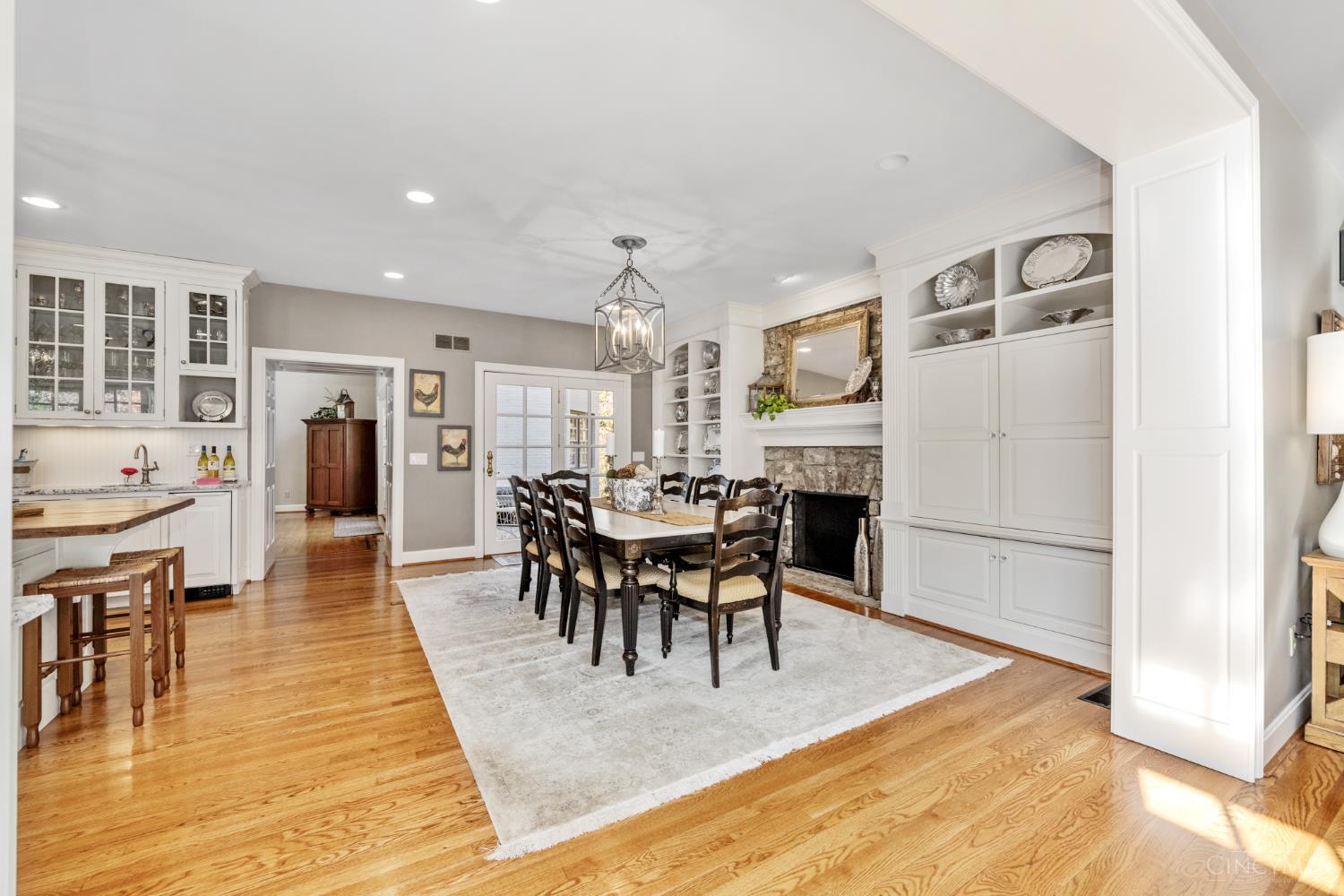 8765 Old Indian Hill Road