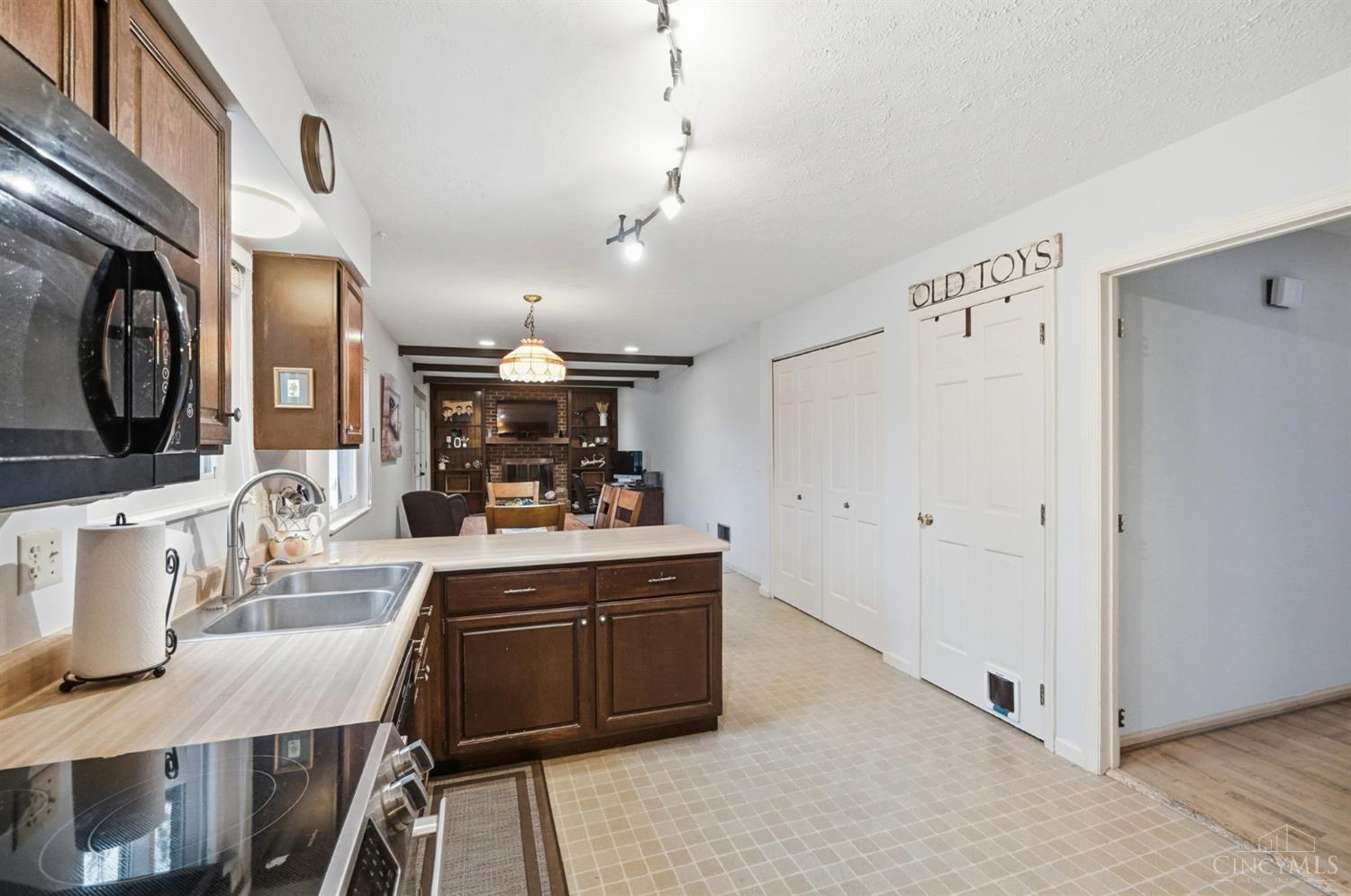 10681 Creeknoll Court