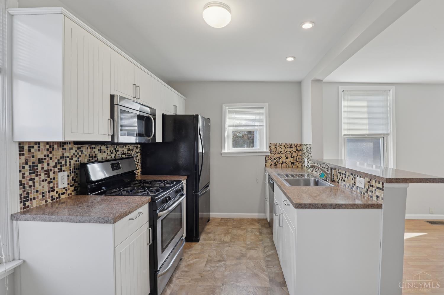 4046 Boomer Road
