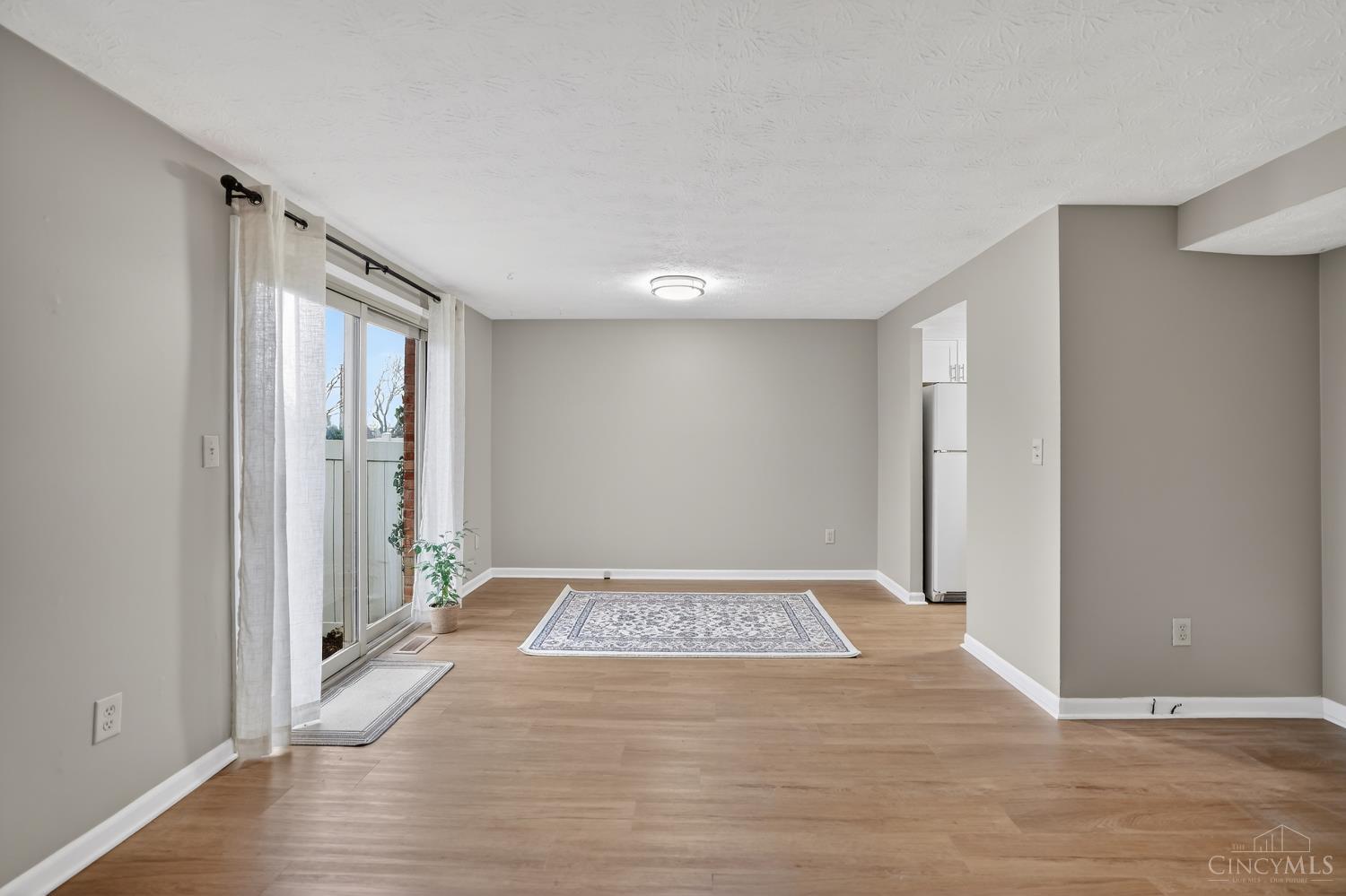 305 Bainbridge Court