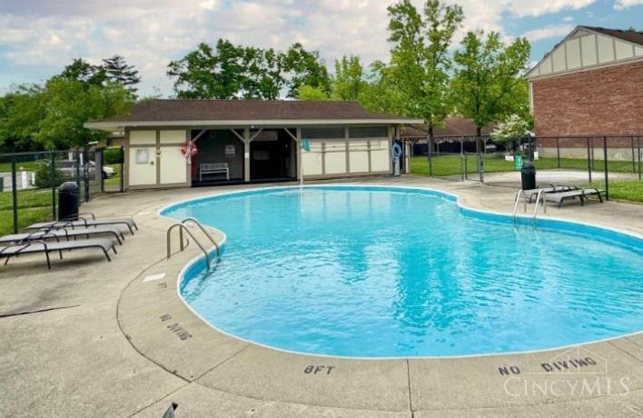 305 Bainbridge Court