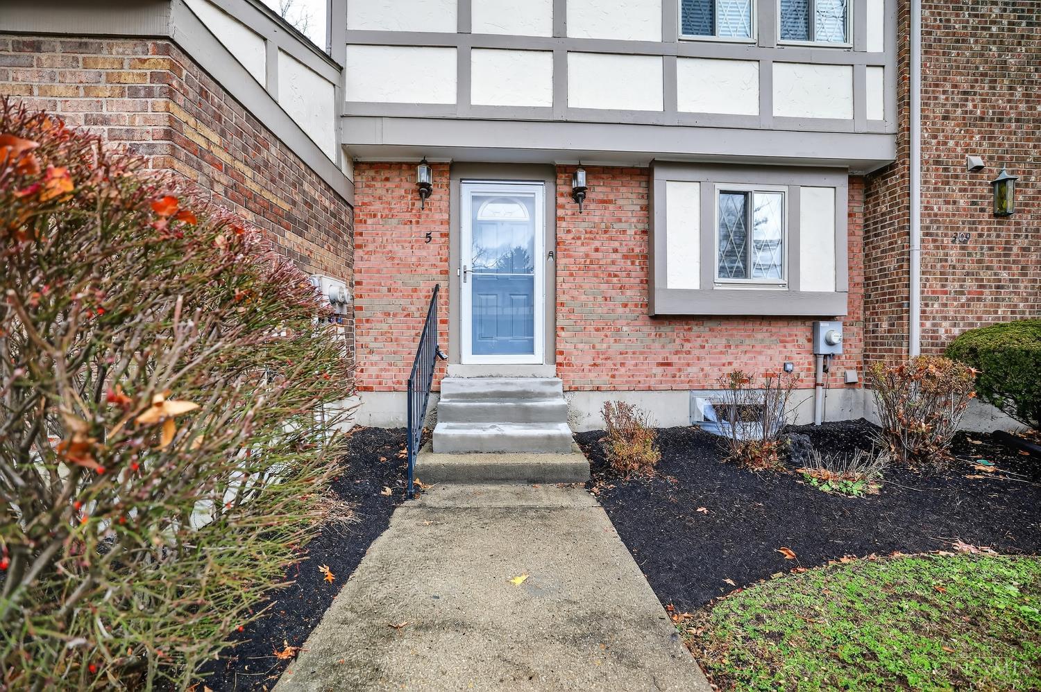 305 Bainbridge Court