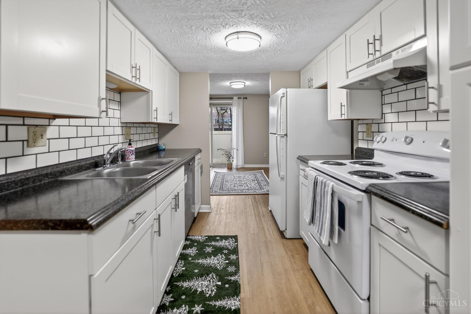 305 Bainbridge Court