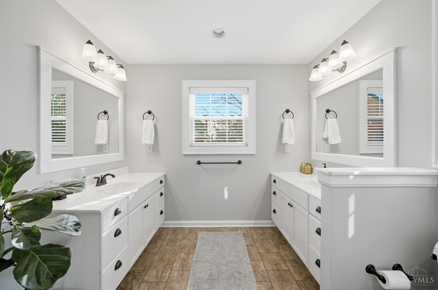 3845 Indianview Avenue