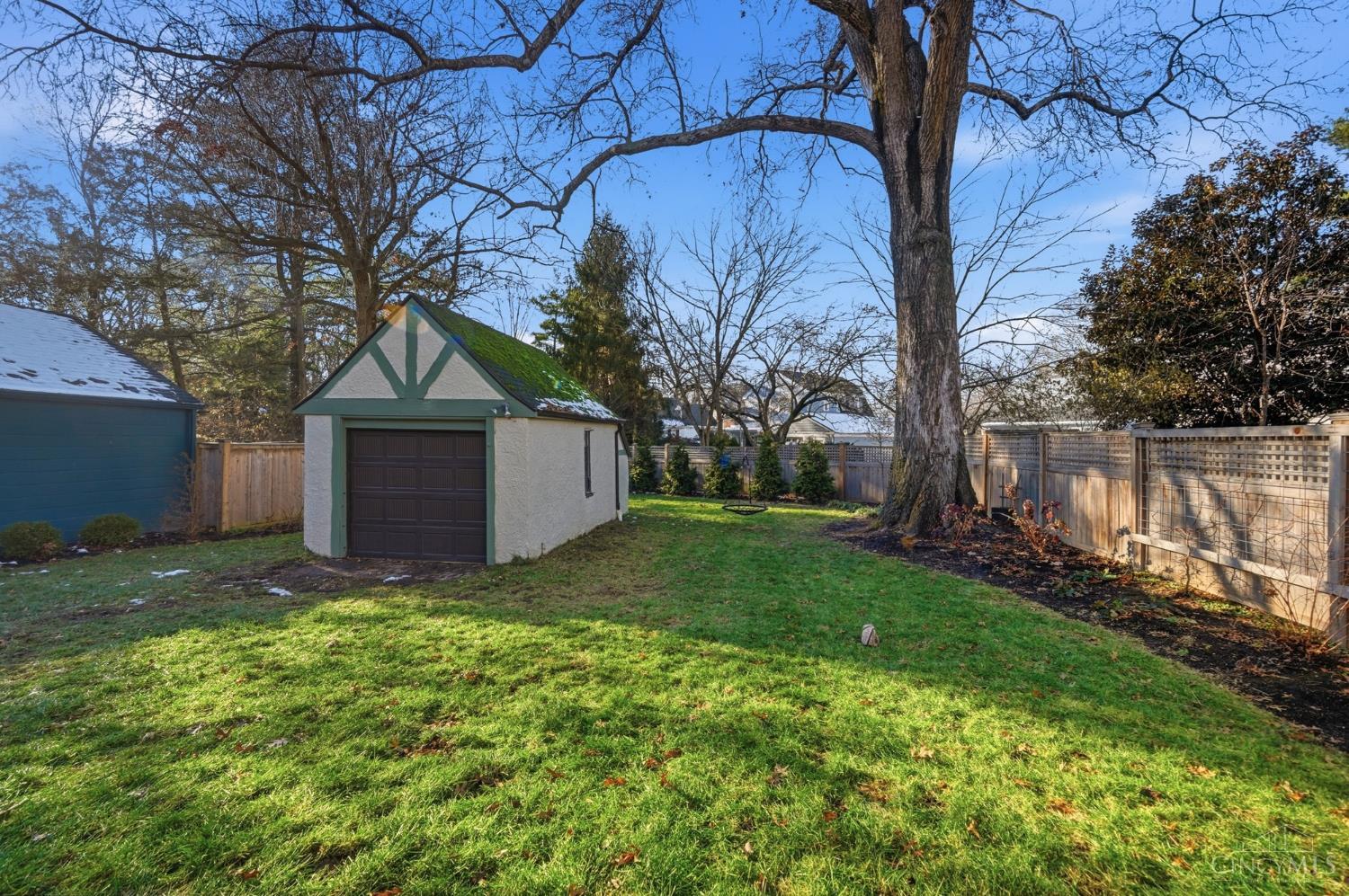 3845 Indianview Avenue