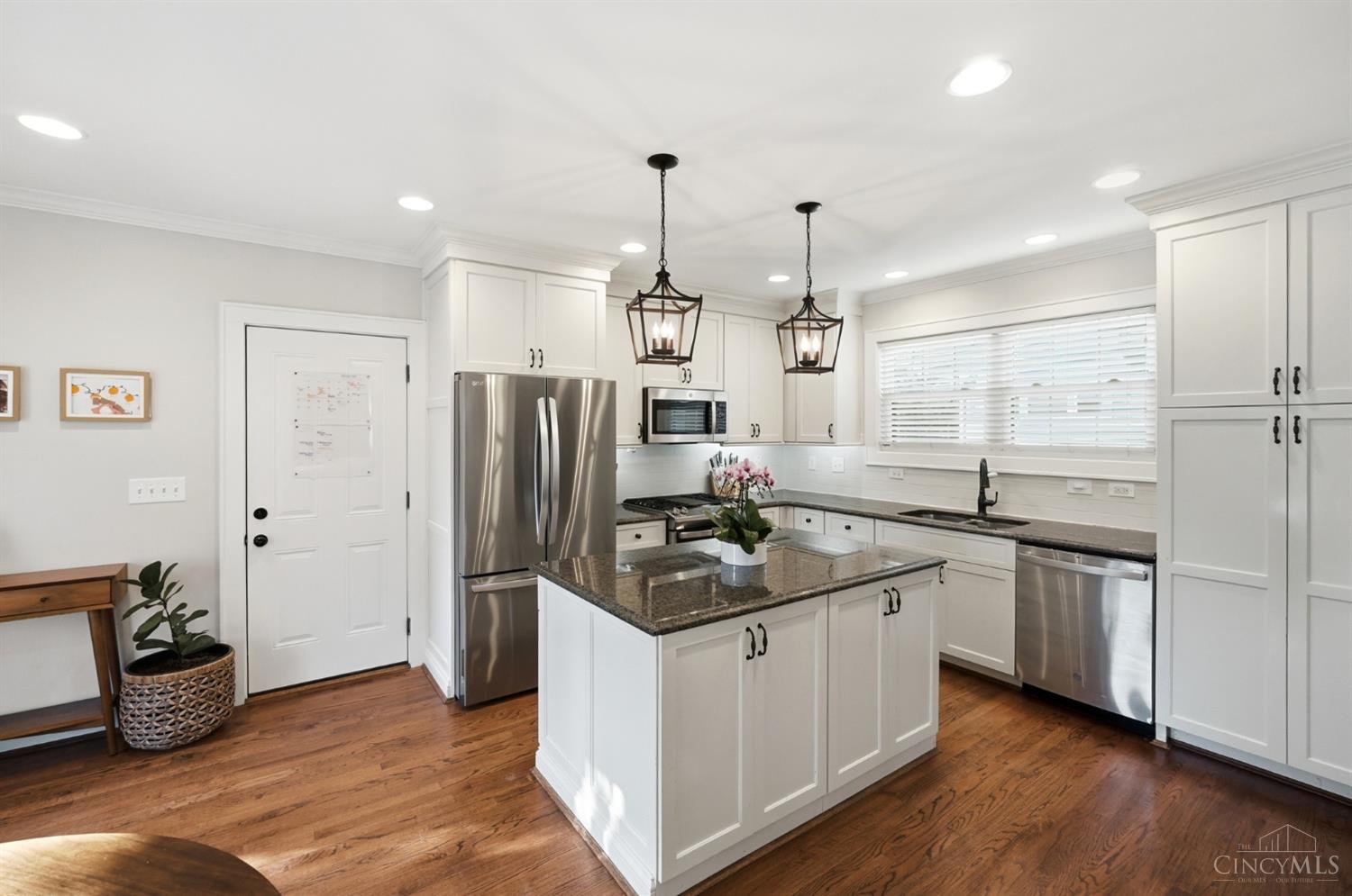 3845 Indianview Avenue