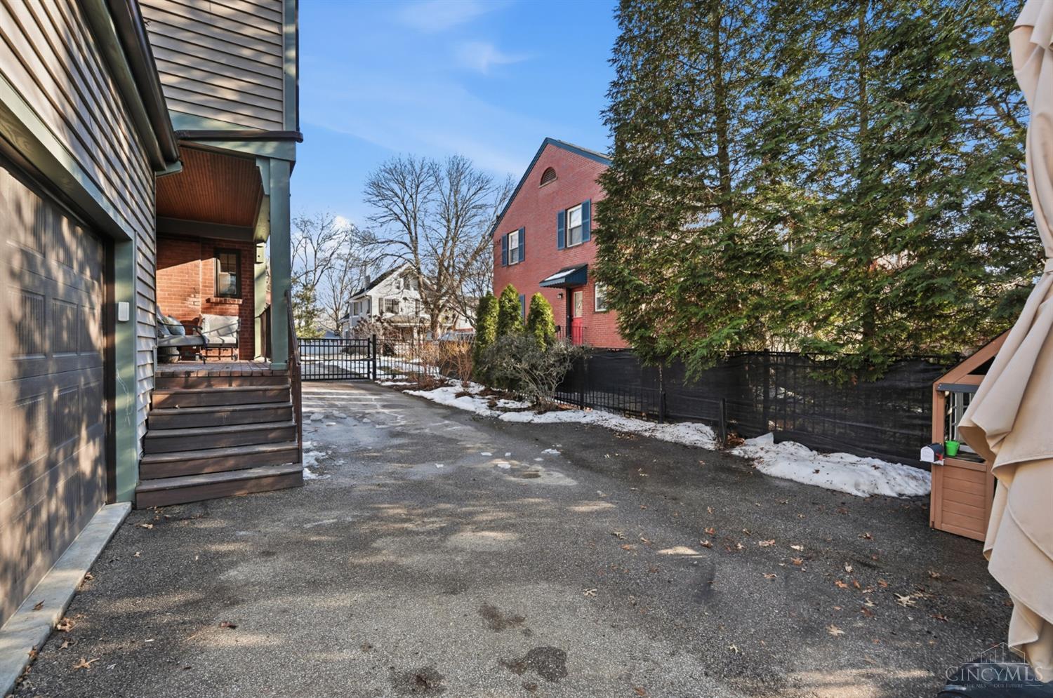 3845 Indianview Avenue