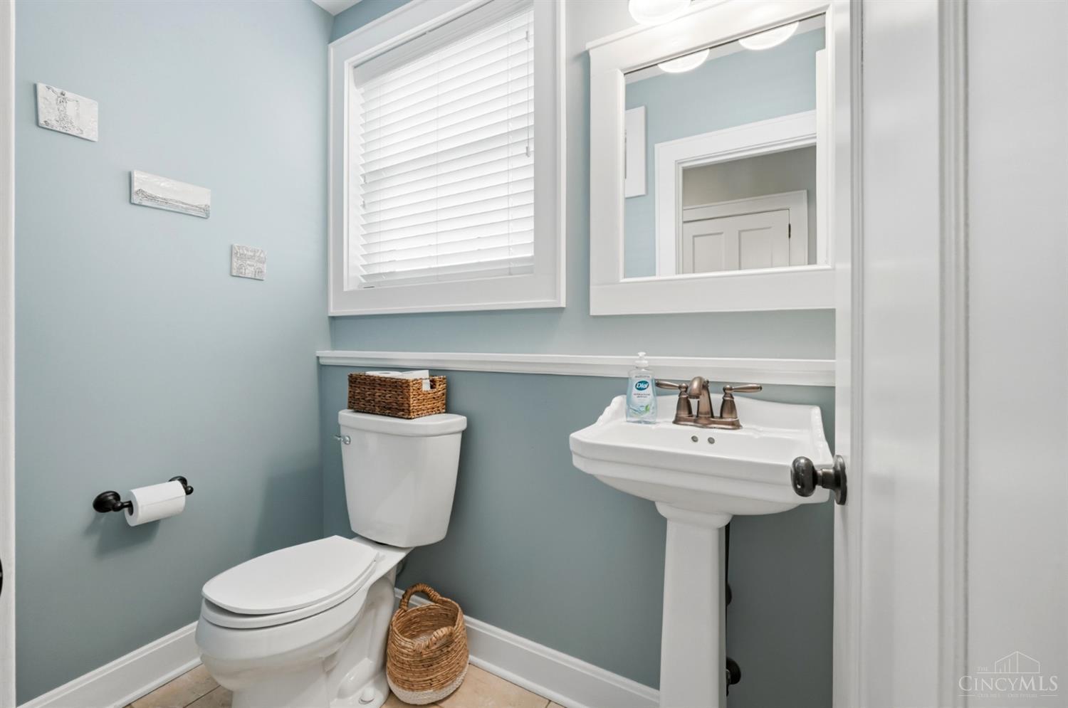 3845 Indianview Avenue