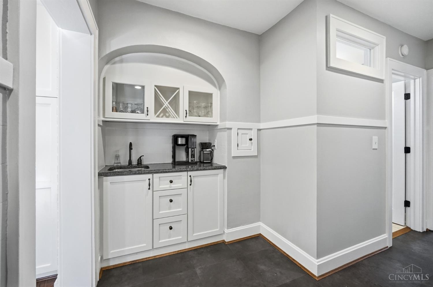 3845 Indianview Avenue