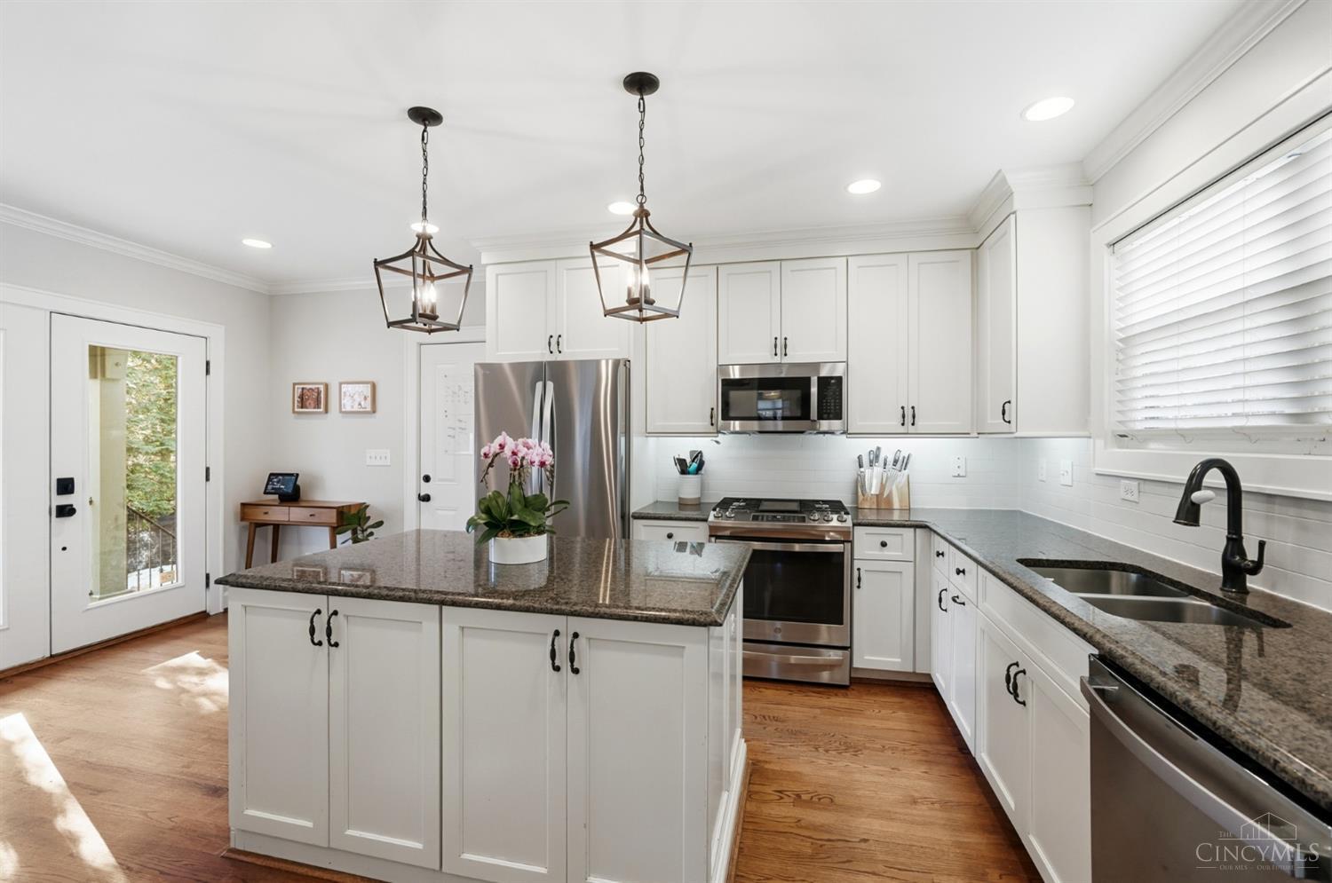 3845 Indianview Avenue