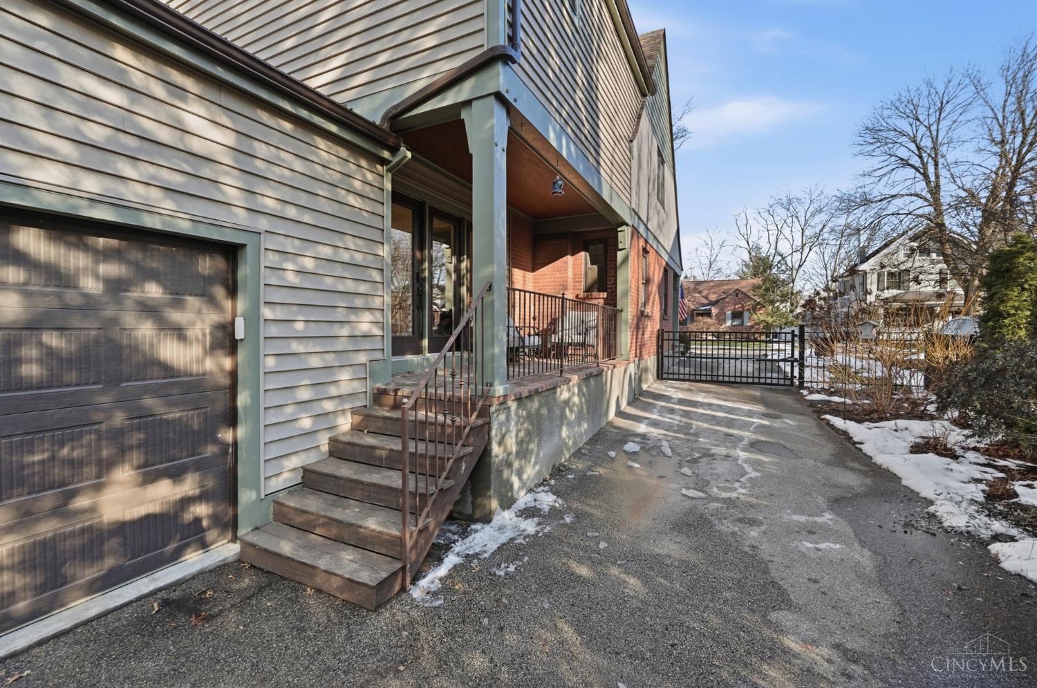 3845 Indianview Avenue