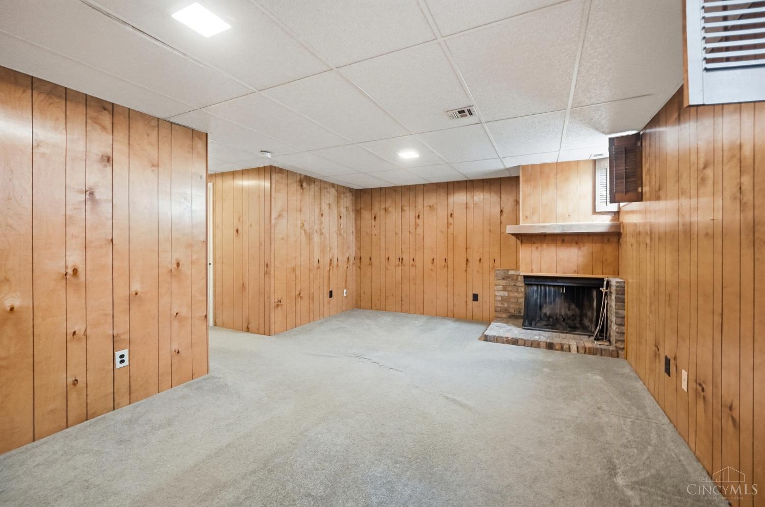 1012 Stratford Court