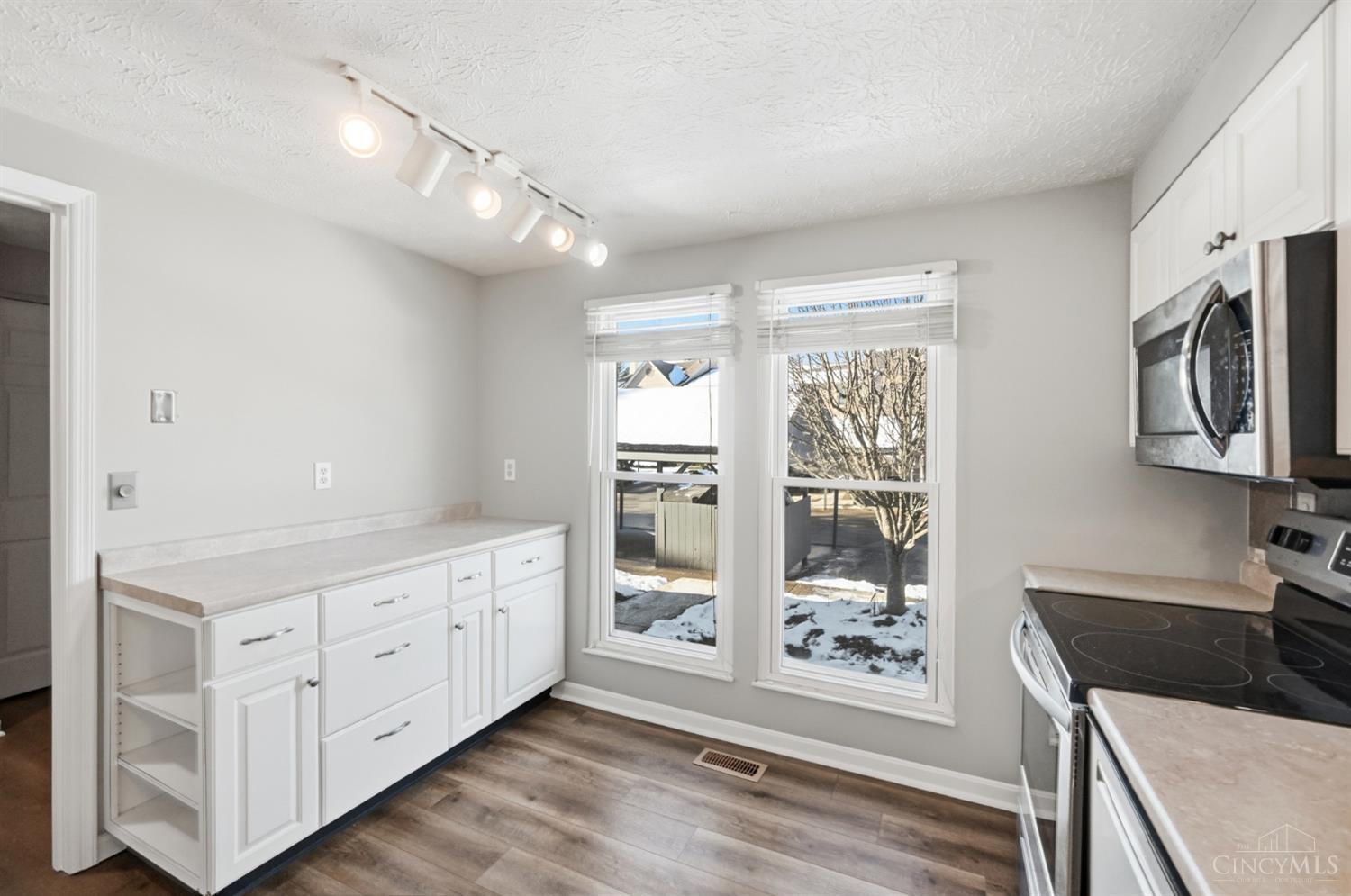 1012 Stratford Court