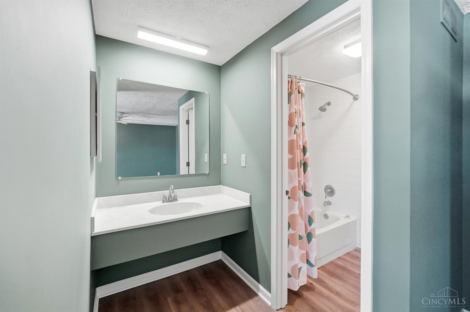 1012 Stratford Court