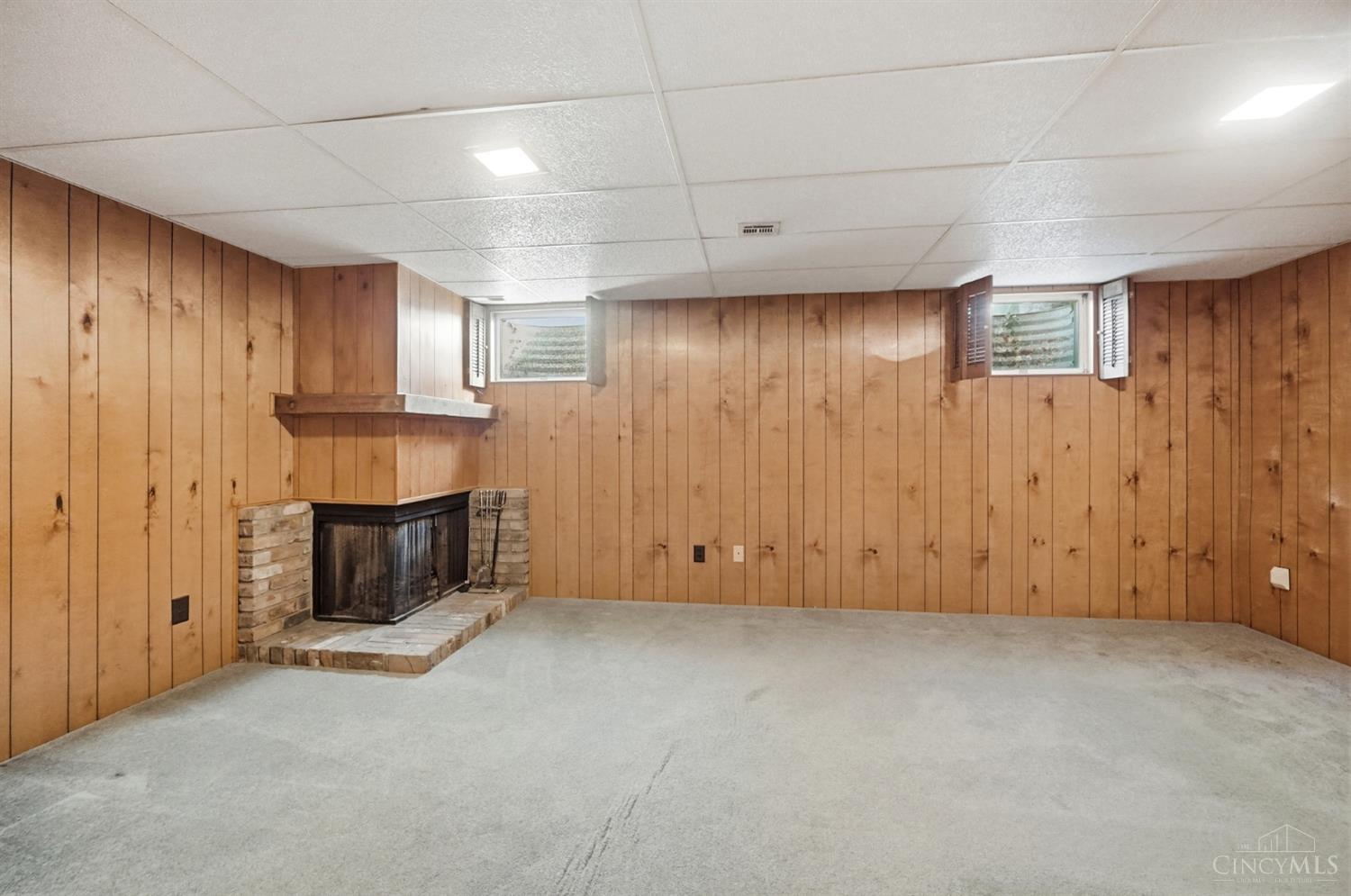 1012 Stratford Court