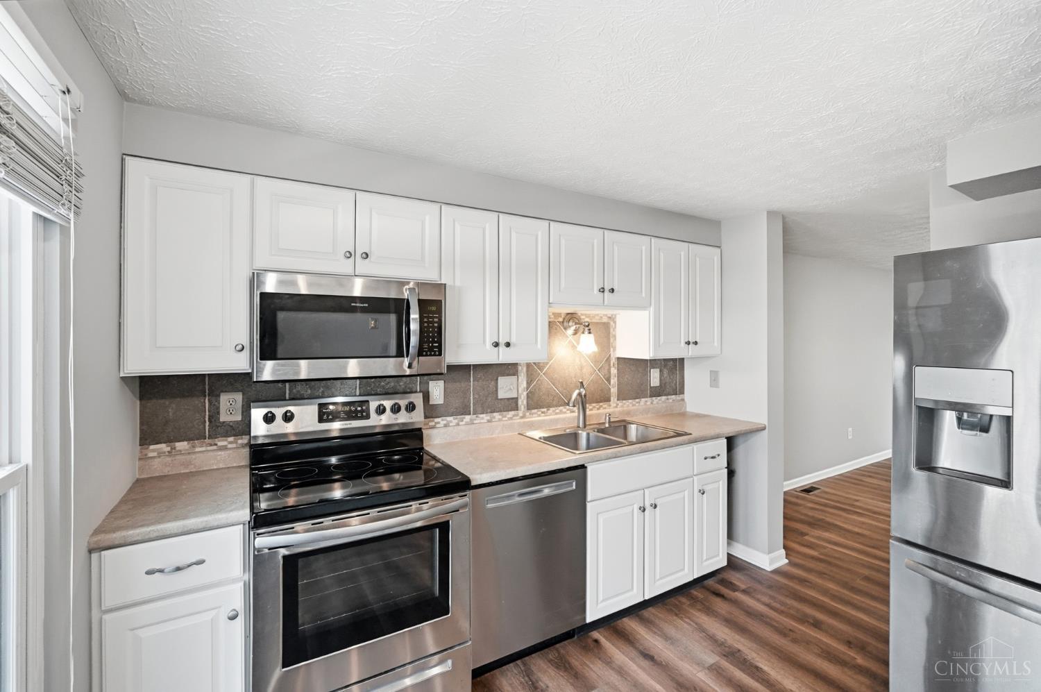 1012 Stratford Court