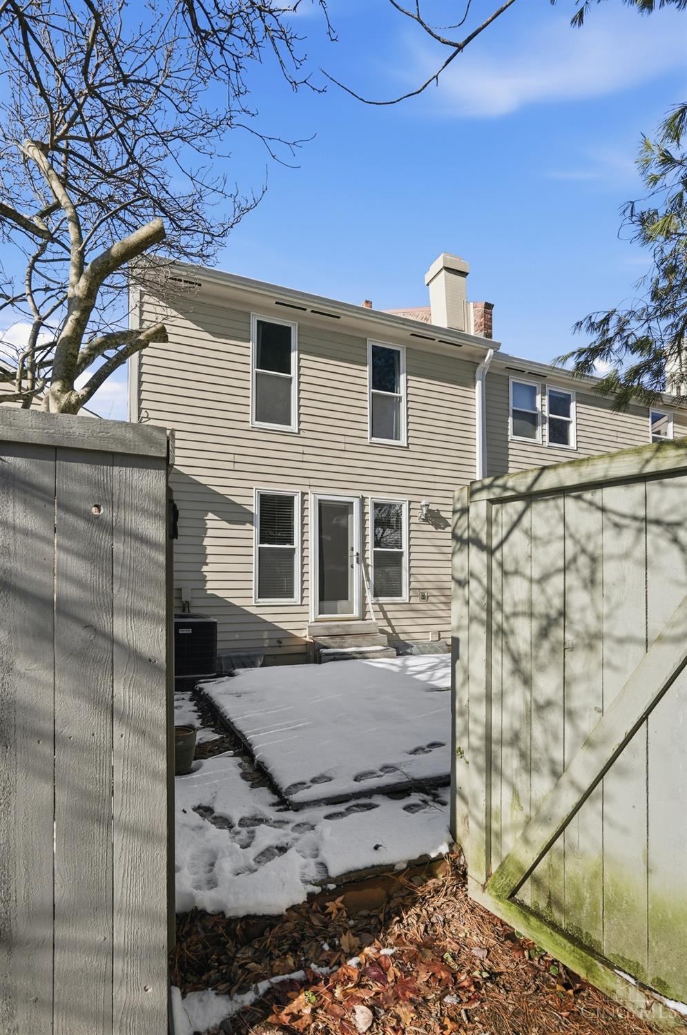 1012 Stratford Court