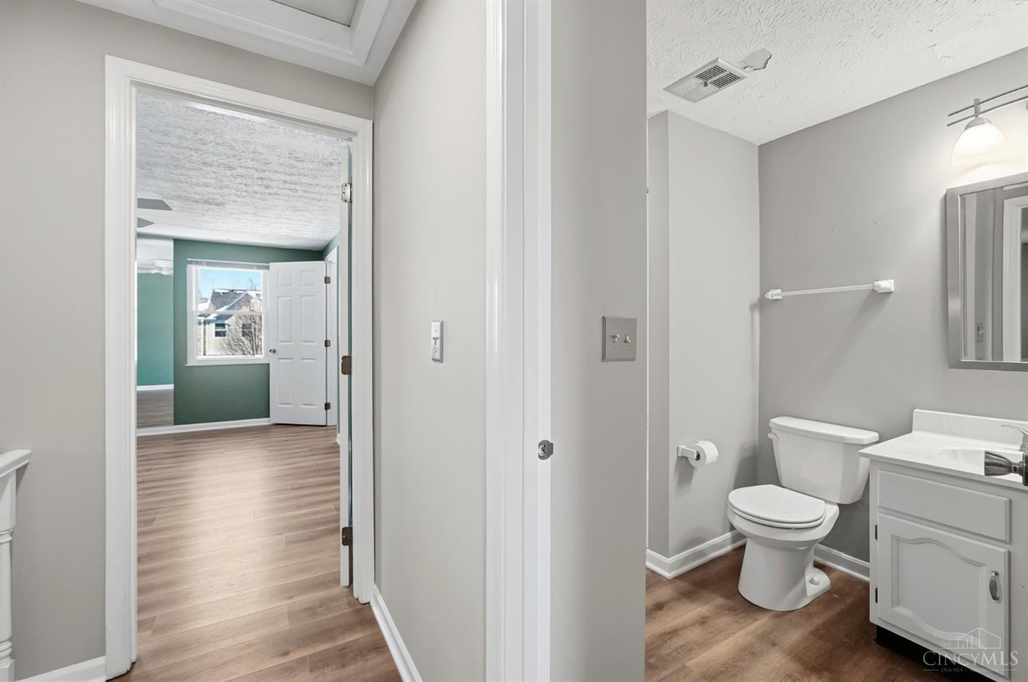 1012 Stratford Court