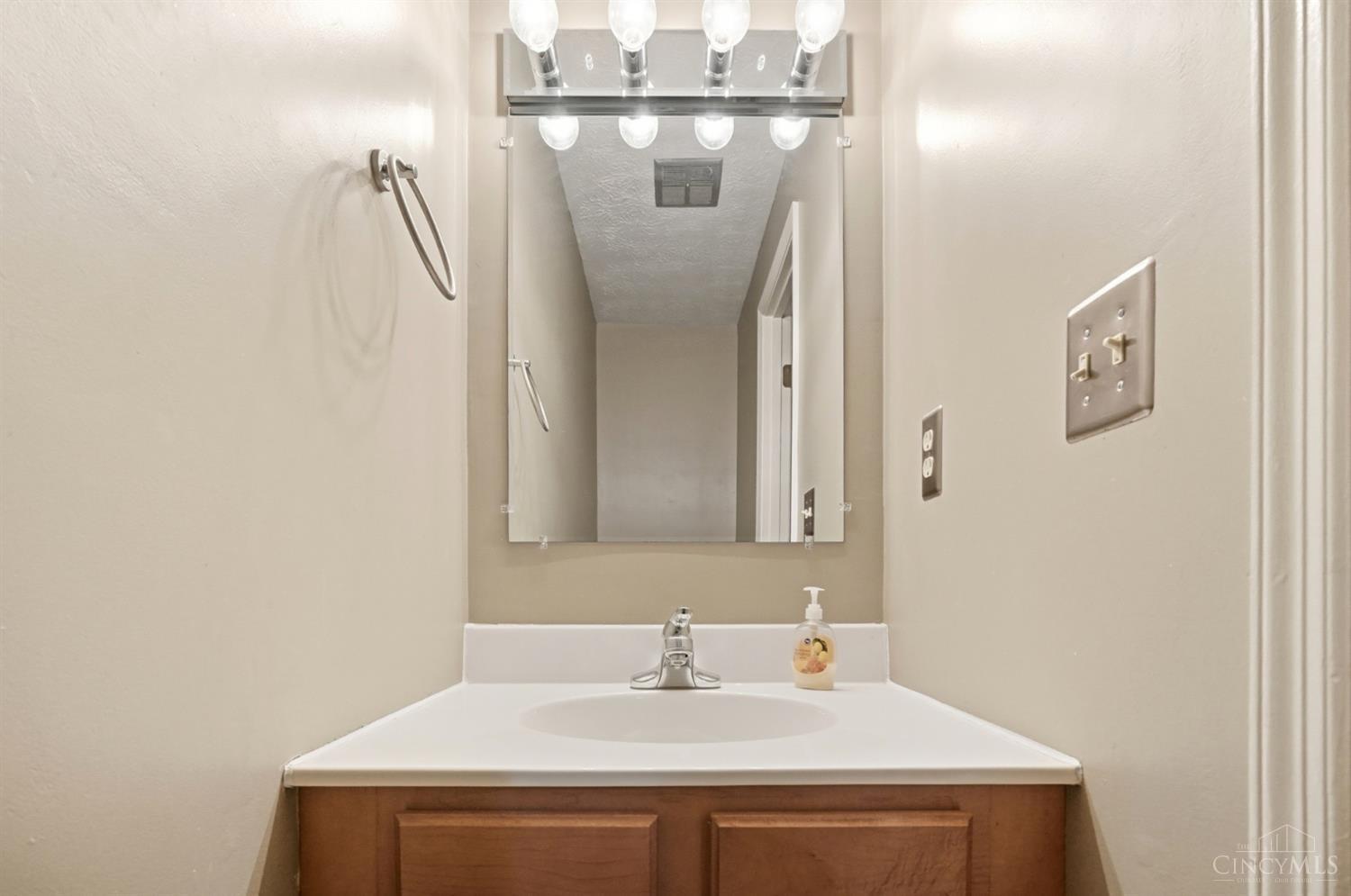 1012 Stratford Court