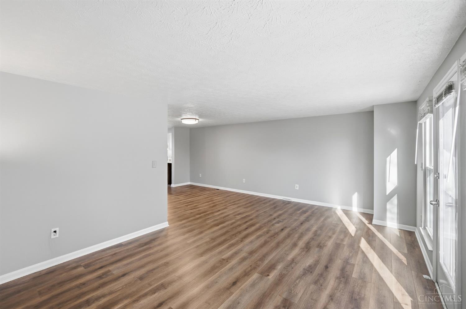 1012 Stratford Court