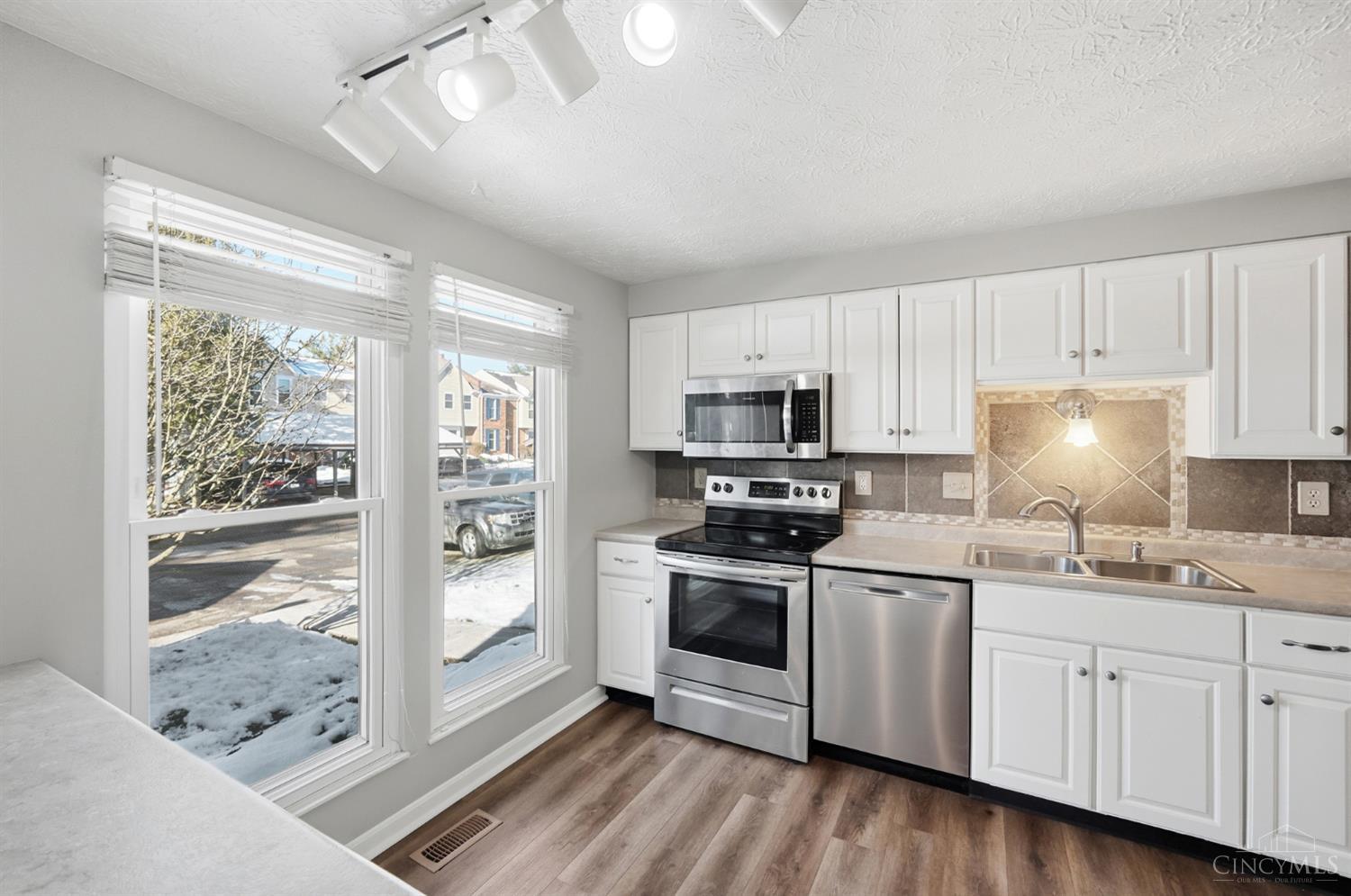 1012 Stratford Court