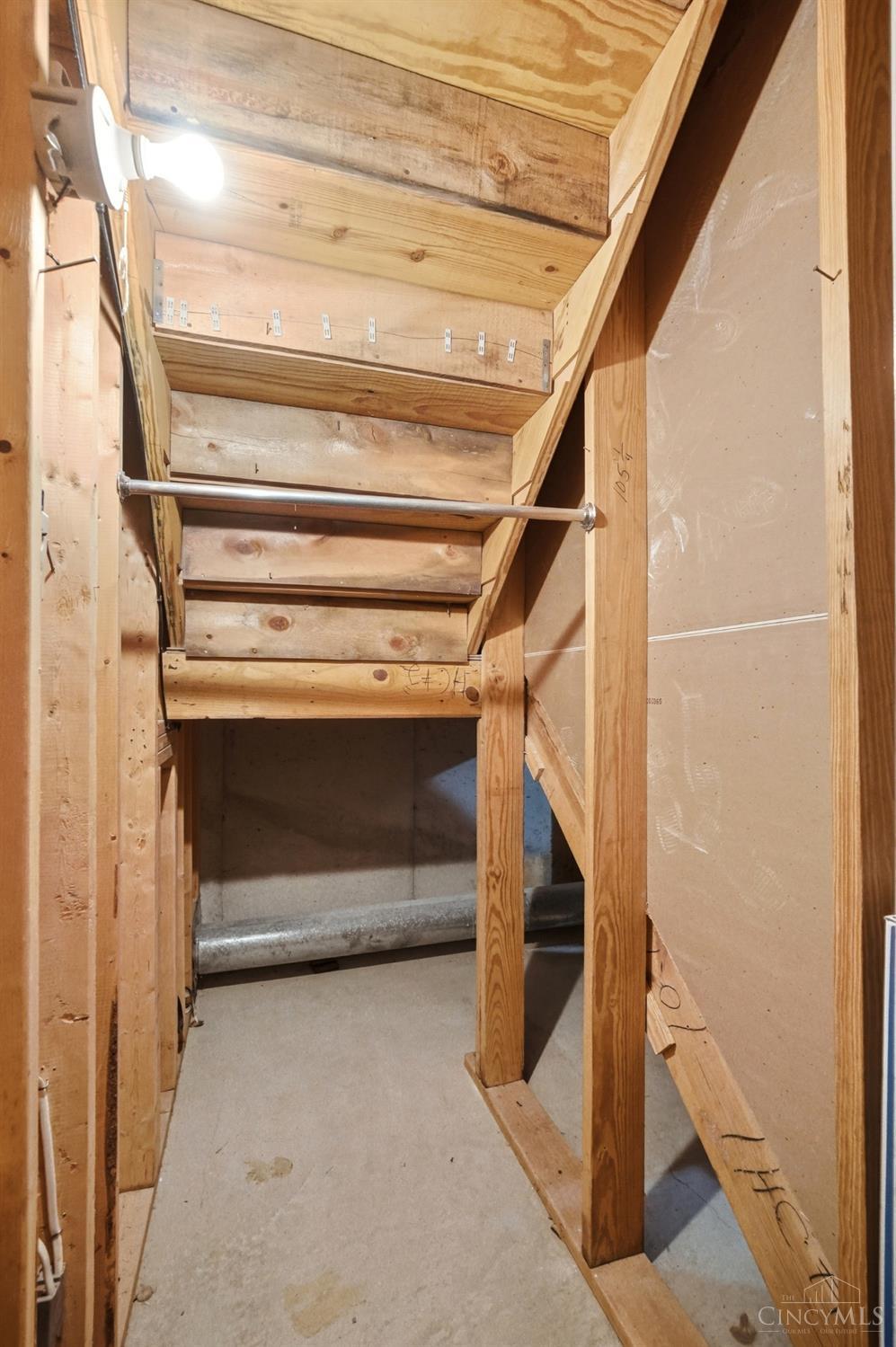 1012 Stratford Court