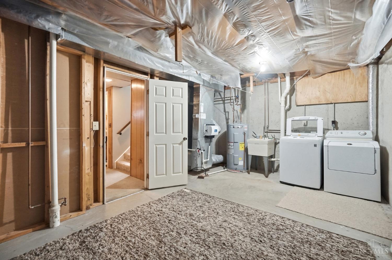 1012 Stratford Court