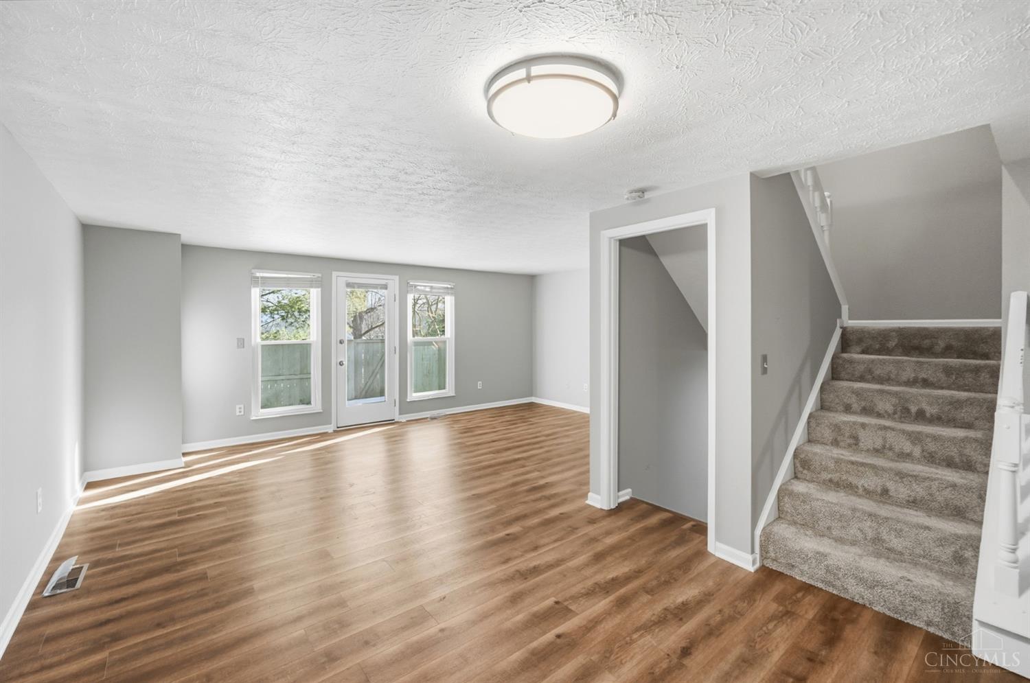 1012 Stratford Court