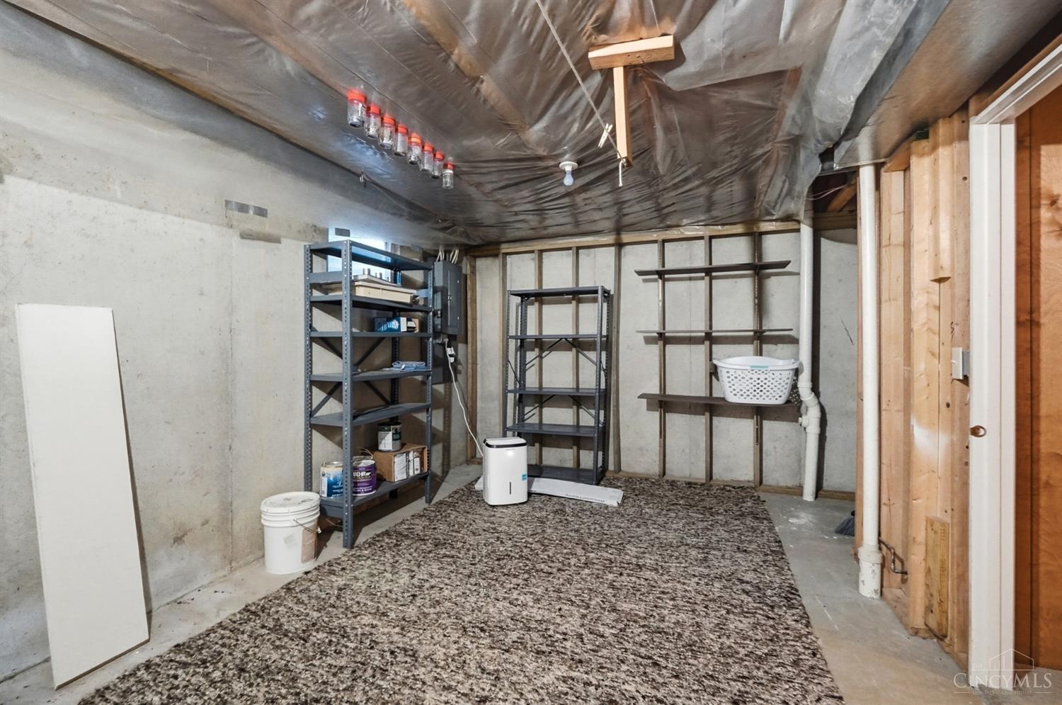 1012 Stratford Court