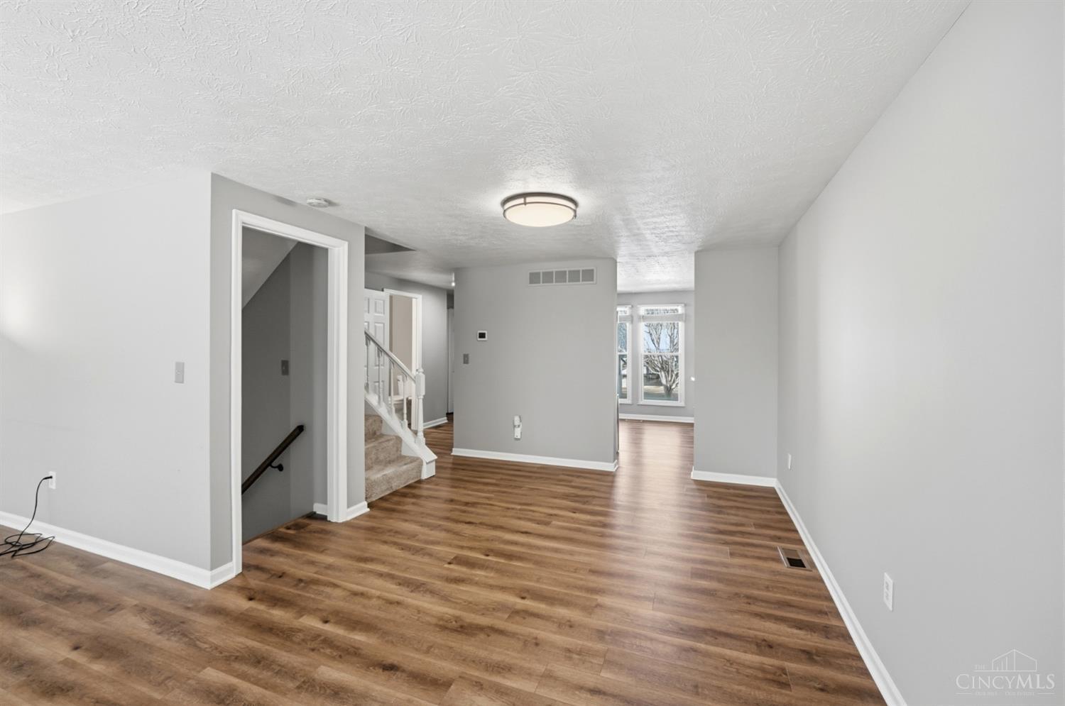 1012 Stratford Court